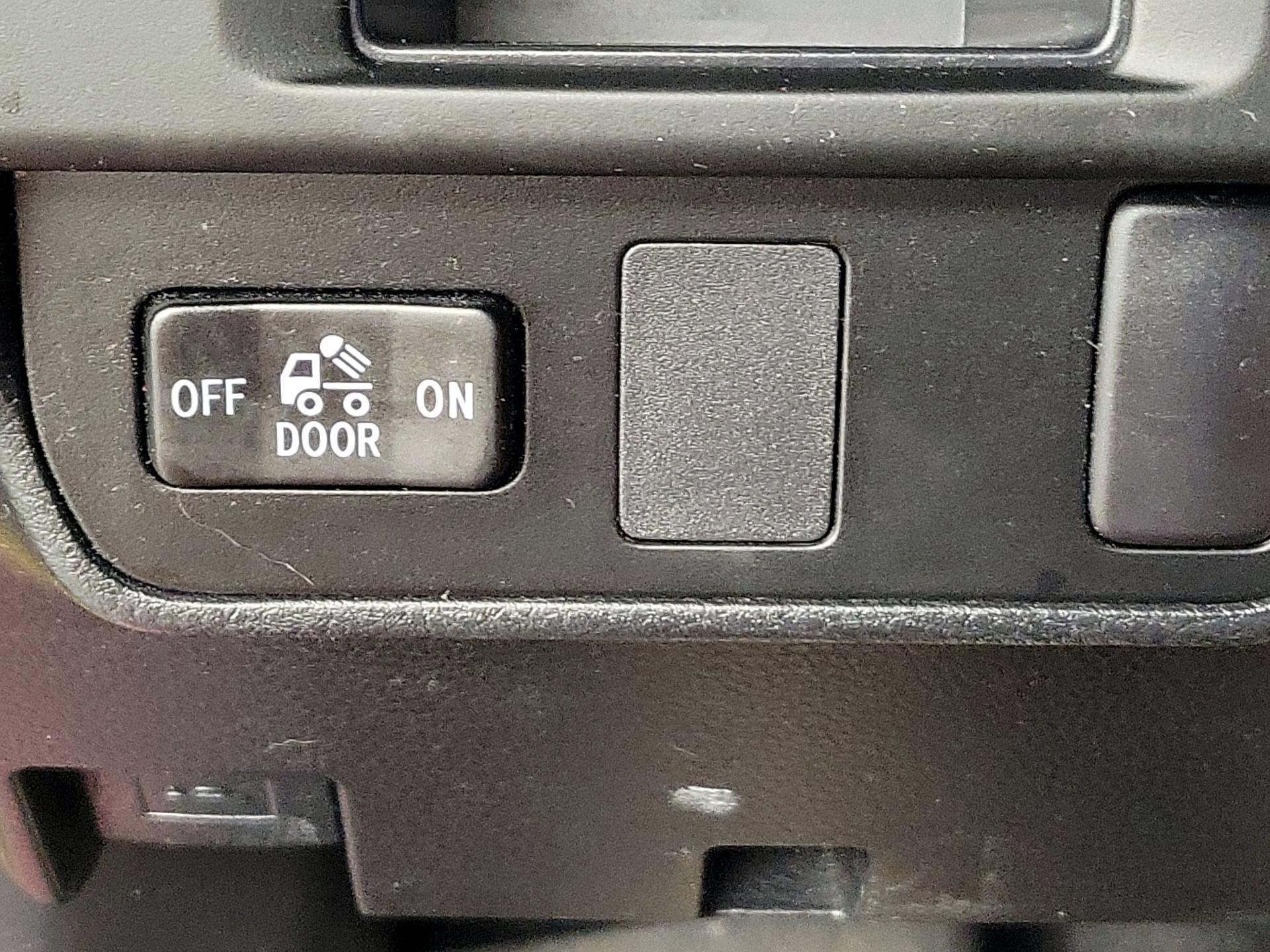 Thumbnail: 2017 Toyota Tacoma - 13