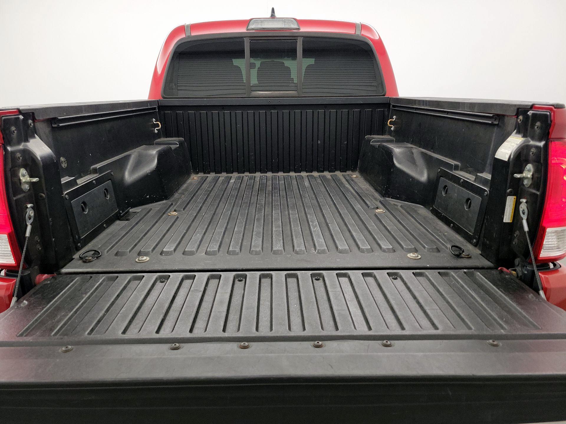 Thumbnail: 2017 Toyota Tacoma - 20