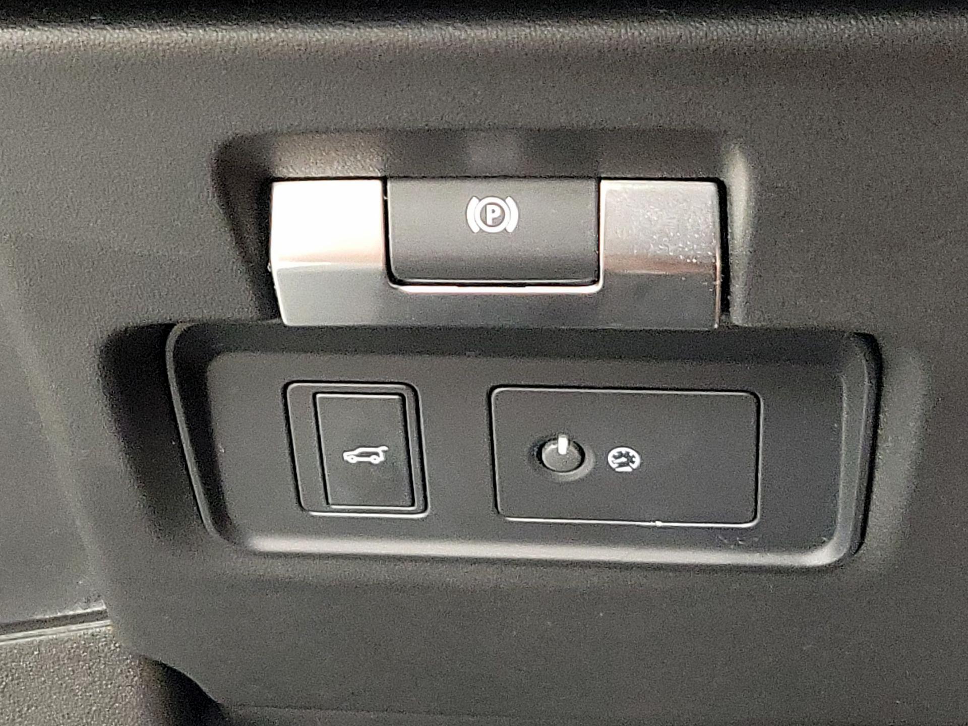 Thumbnail: 2020 Land Rover Range Rover Evoque - 13