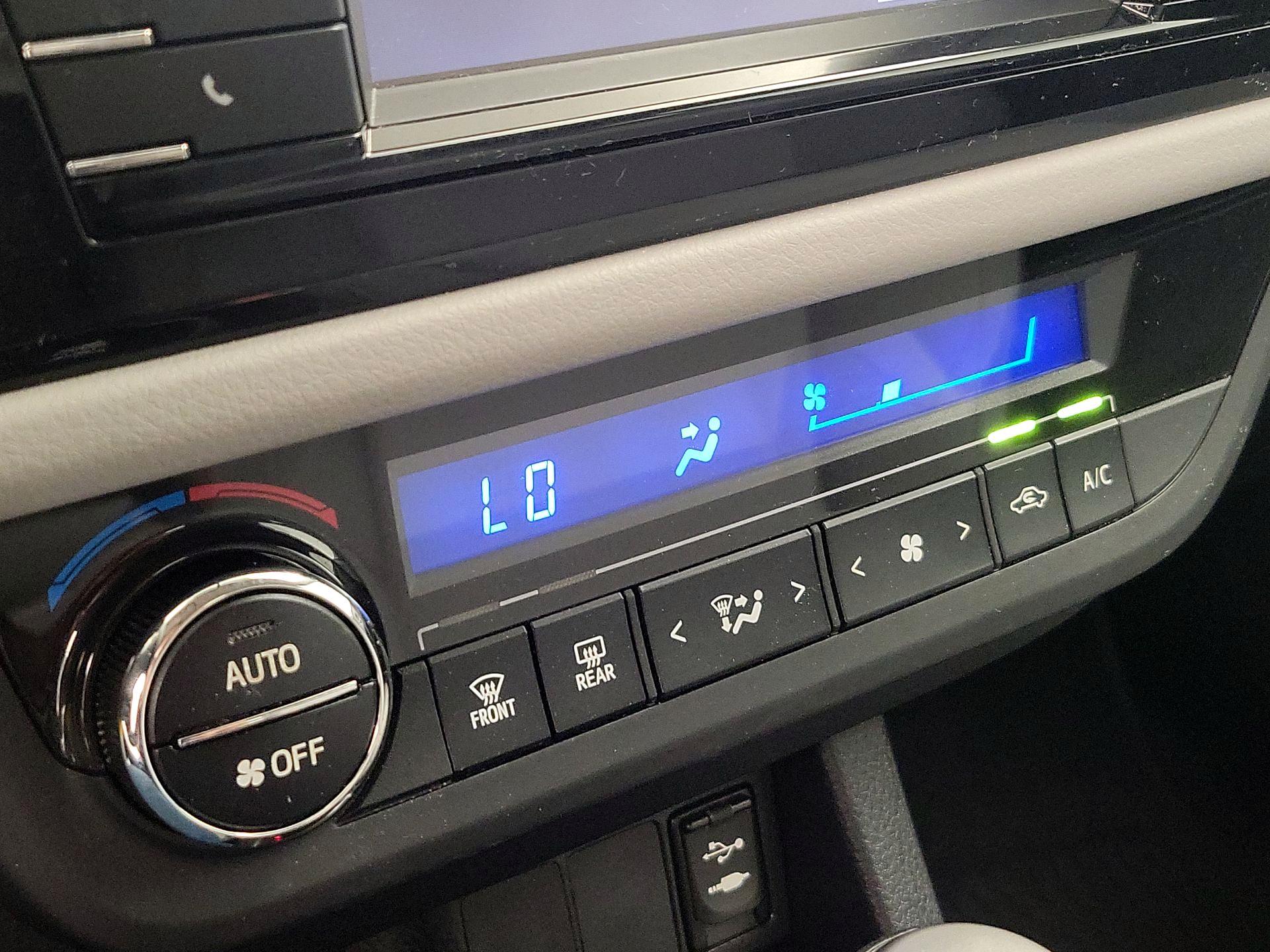 Thumbnail: 2014 Toyota Corolla - 16