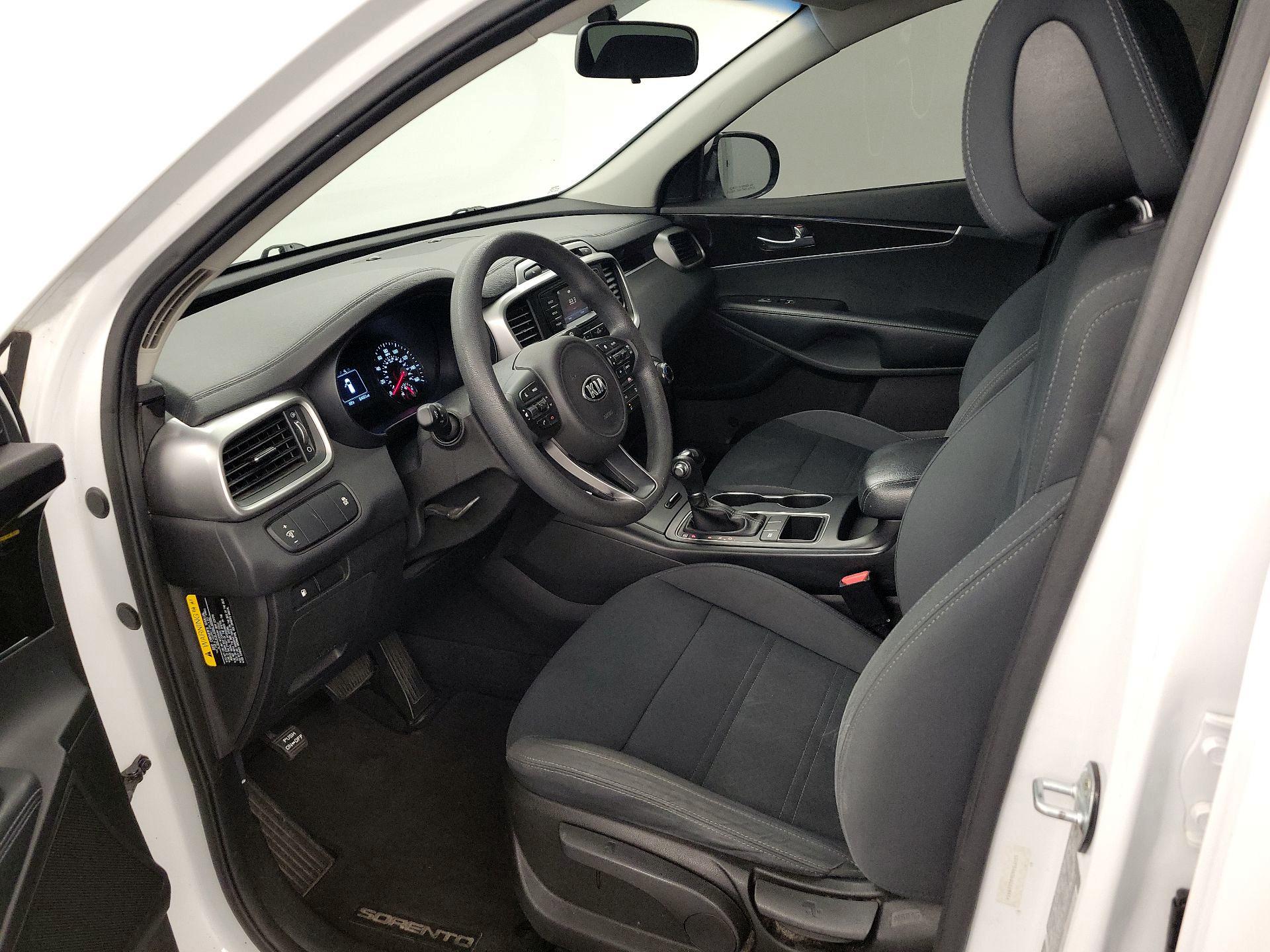 Thumbnail: 2016 Kia Sorento - 11