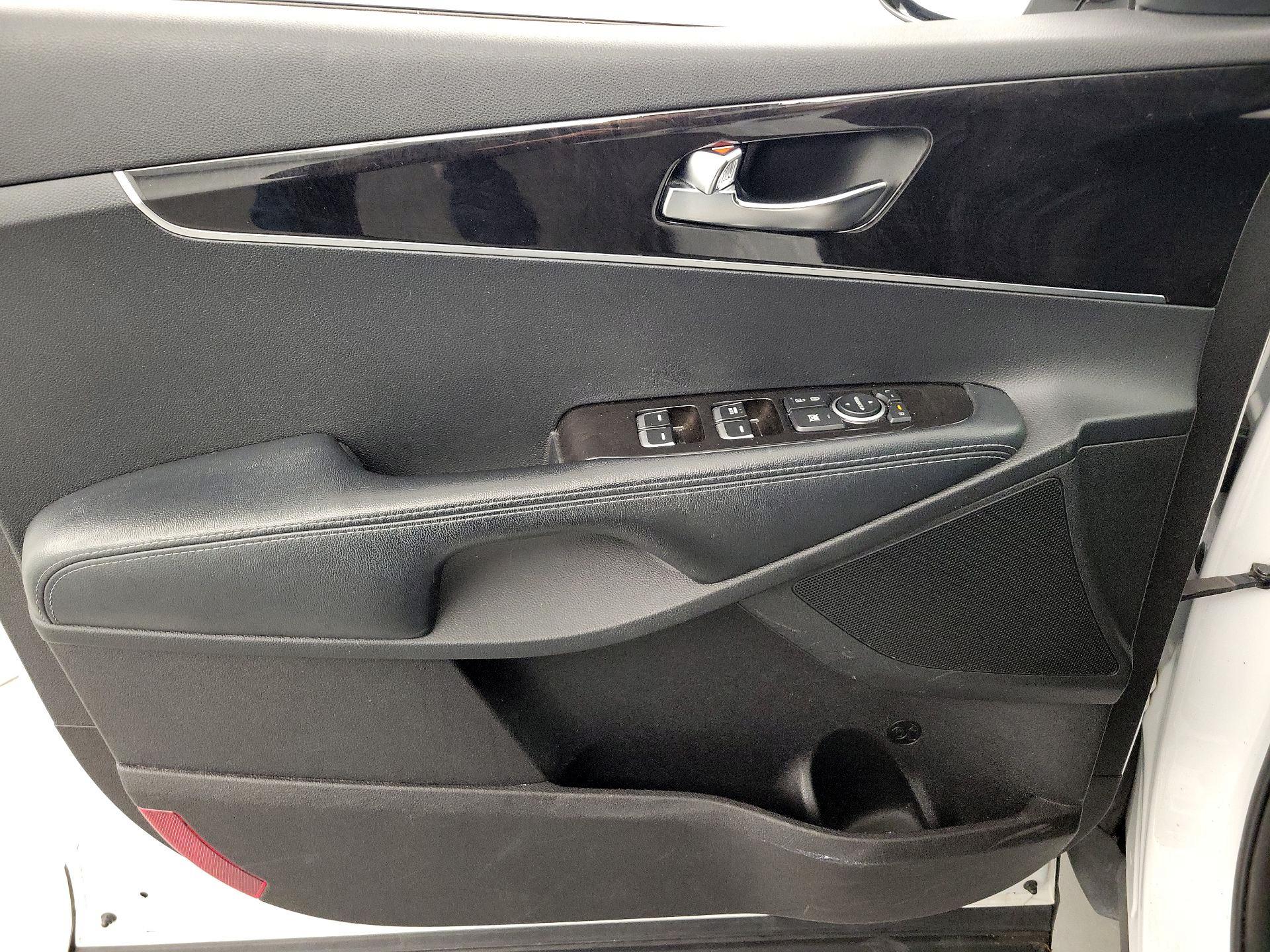 Thumbnail: 2016 Kia Sorento - 12