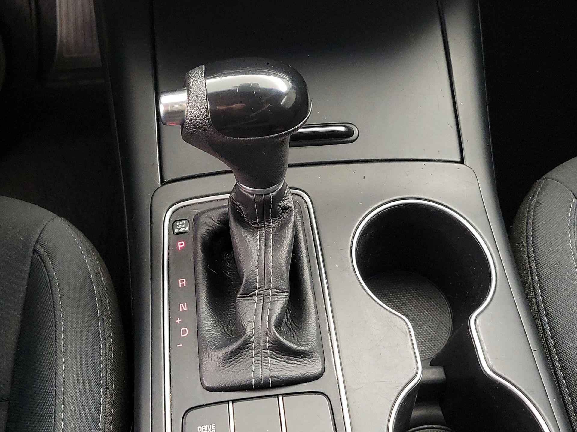 Thumbnail: 2016 Kia Sorento - 17