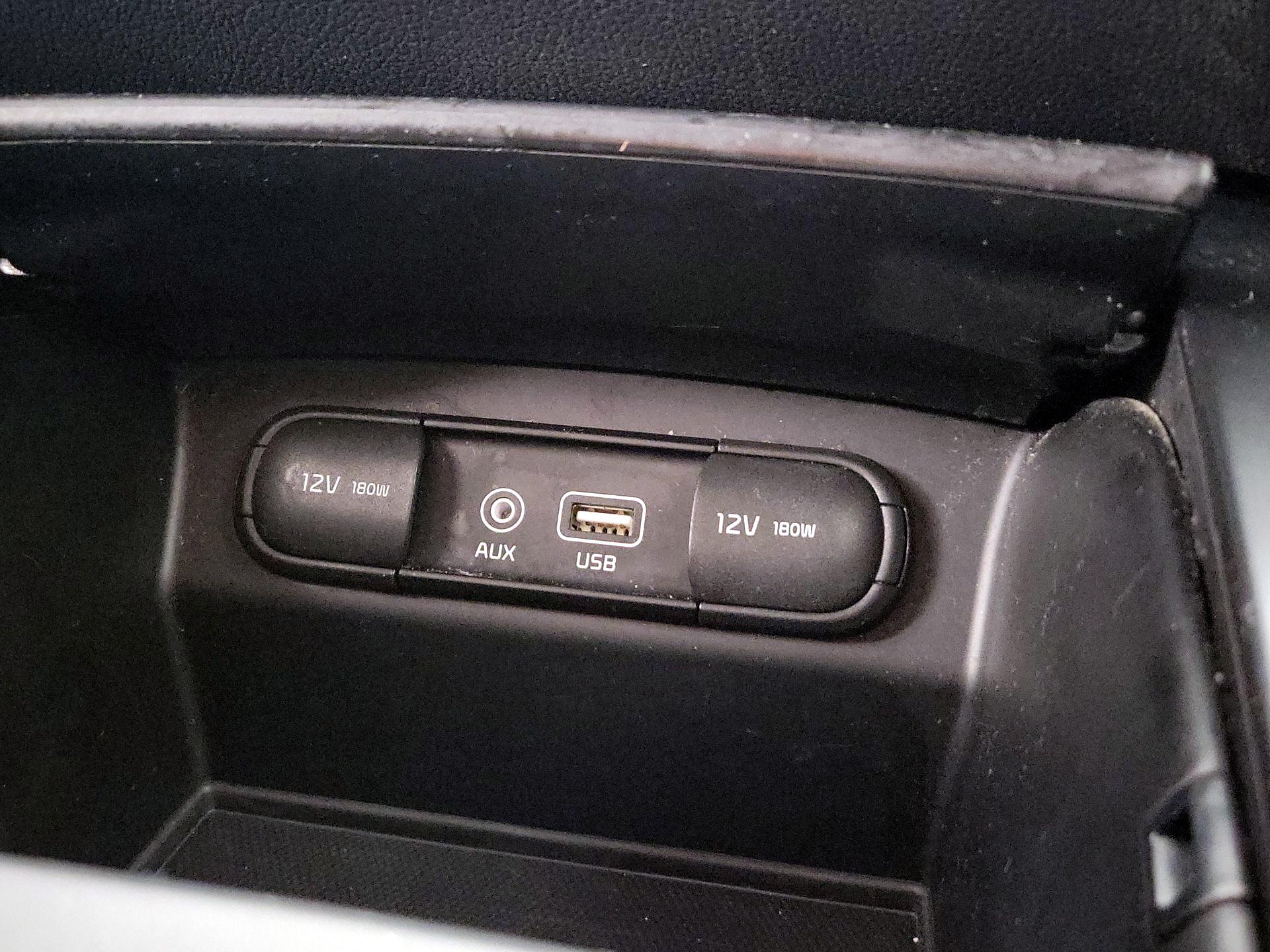 Thumbnail: 2016 Kia Sorento - 18