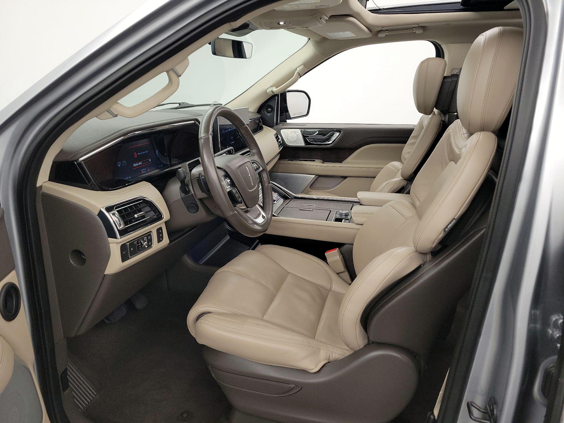 Thumbnail: 2023 Lincoln Navigator - 11