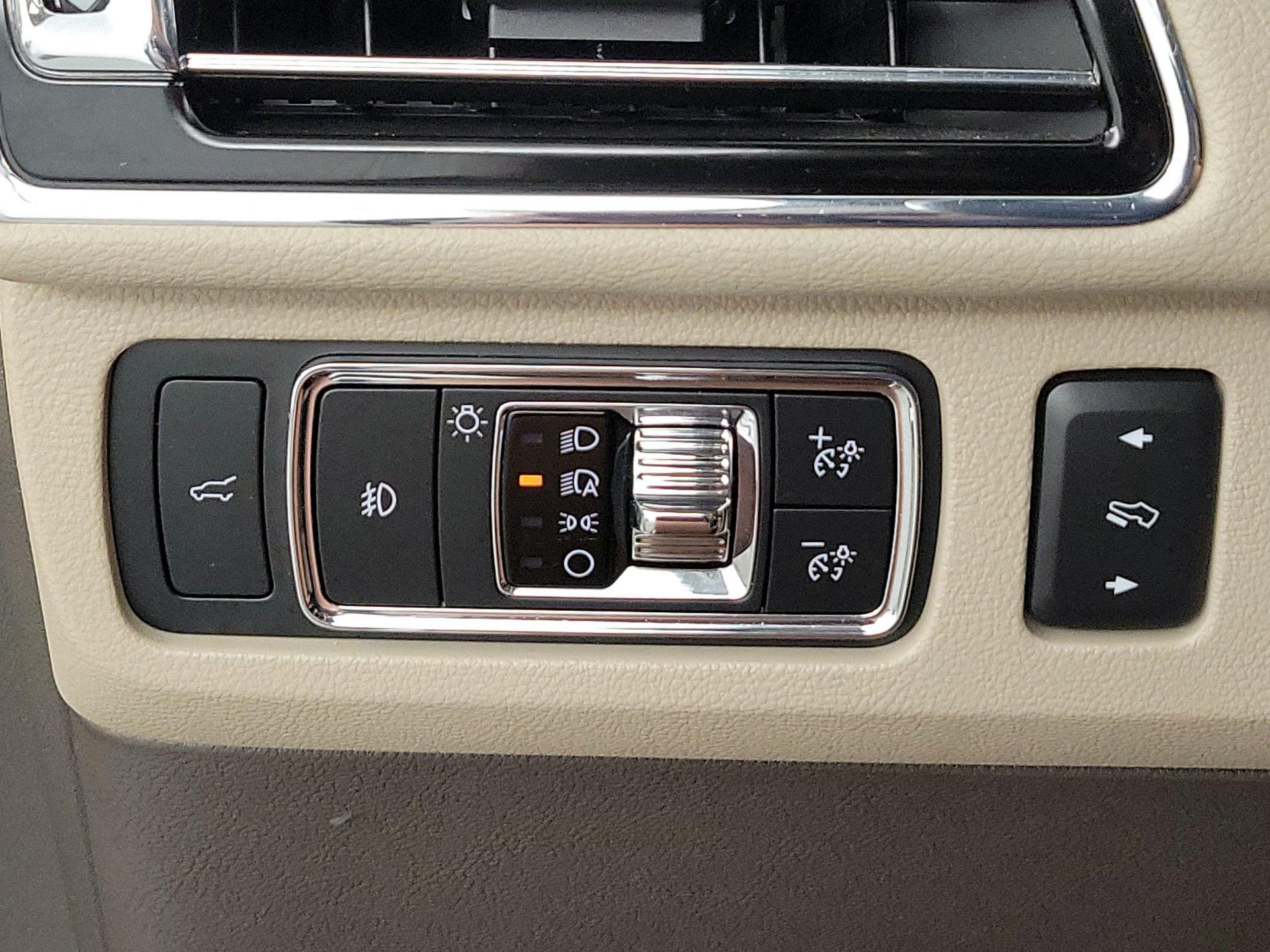 Thumbnail: 2023 Lincoln Navigator - 13