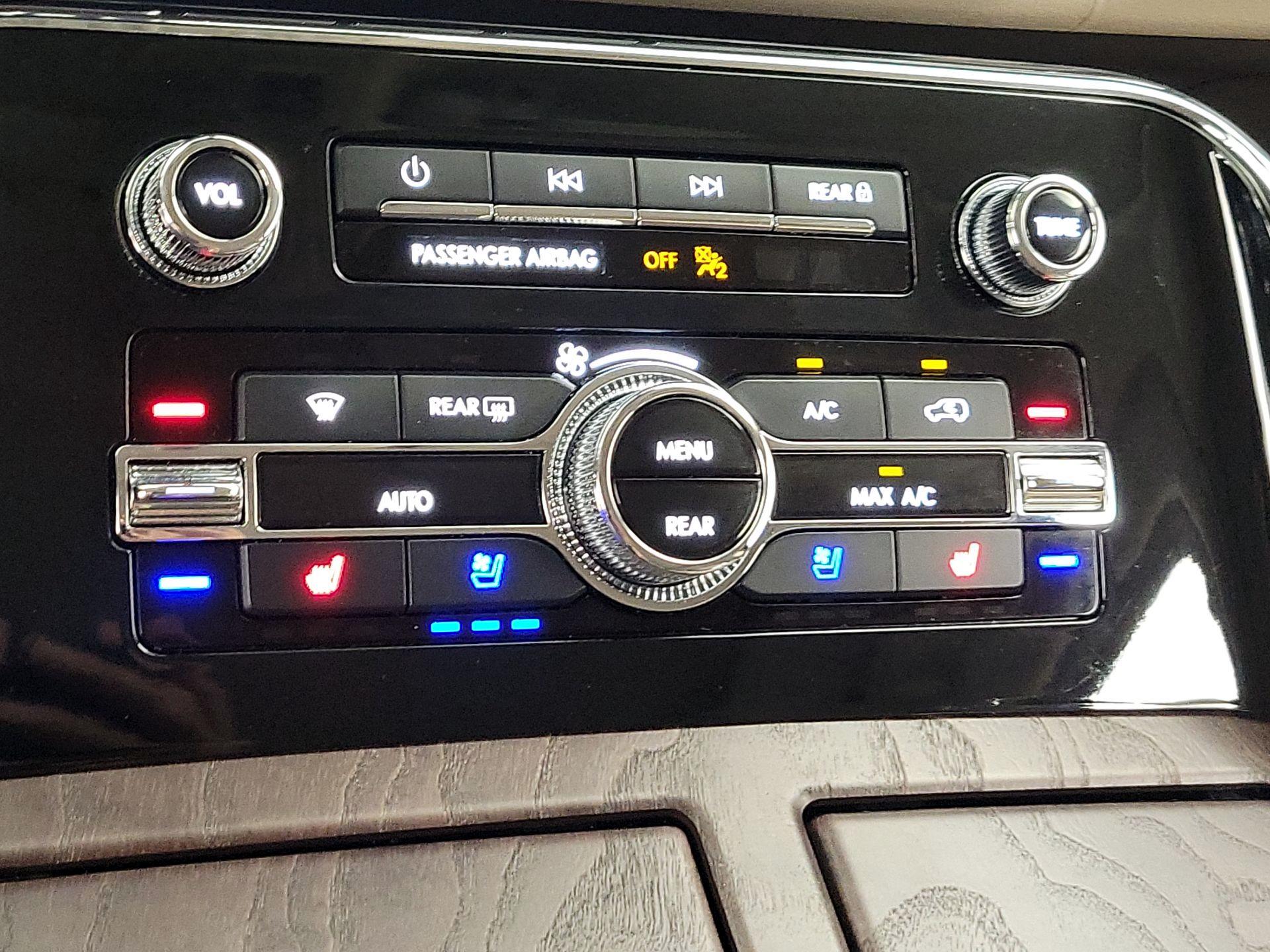 Thumbnail: 2023 Lincoln Navigator - 17