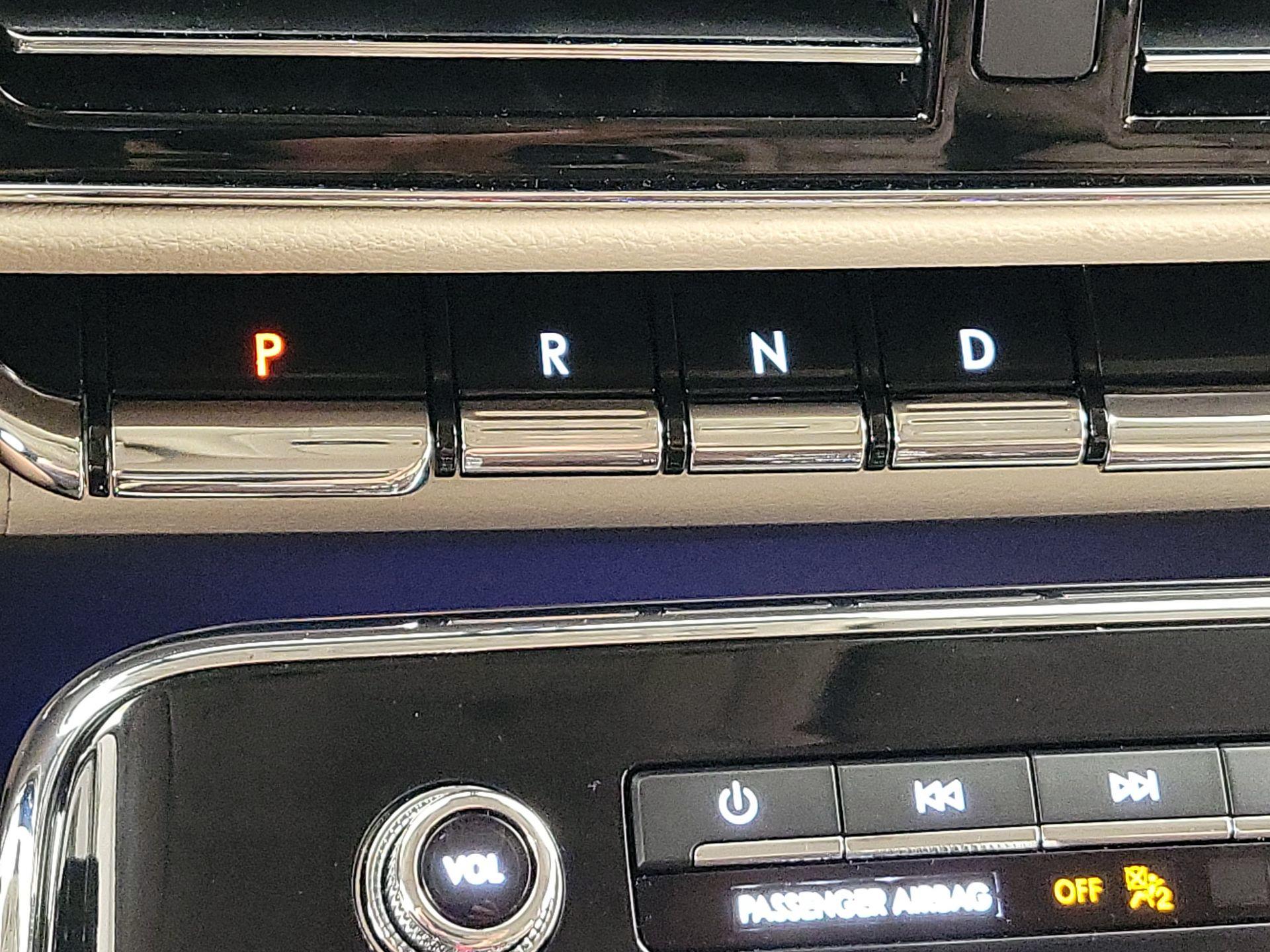 Thumbnail: 2023 Lincoln Navigator - 18