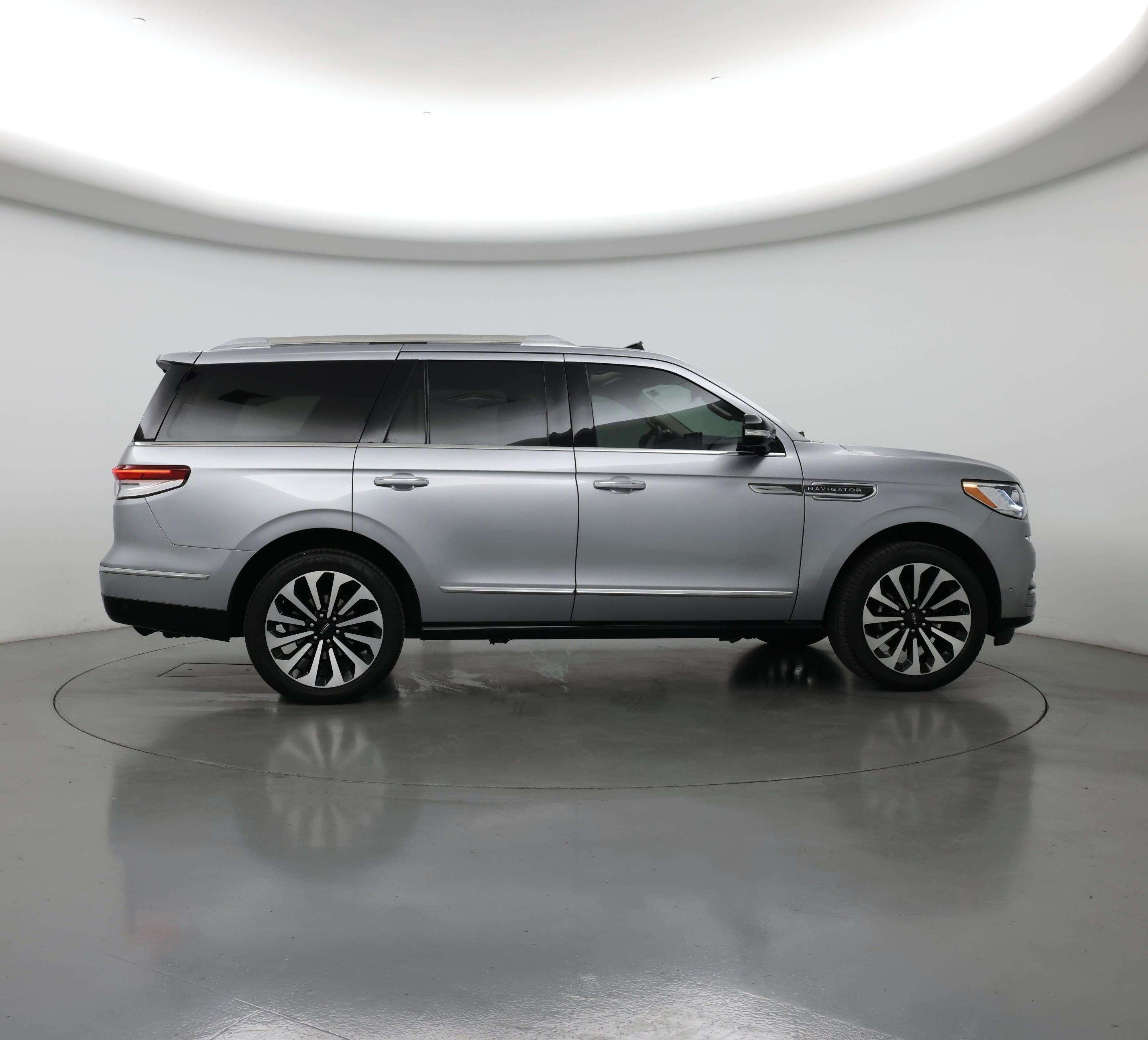 Thumbnail: 2023 Lincoln Navigator - 7