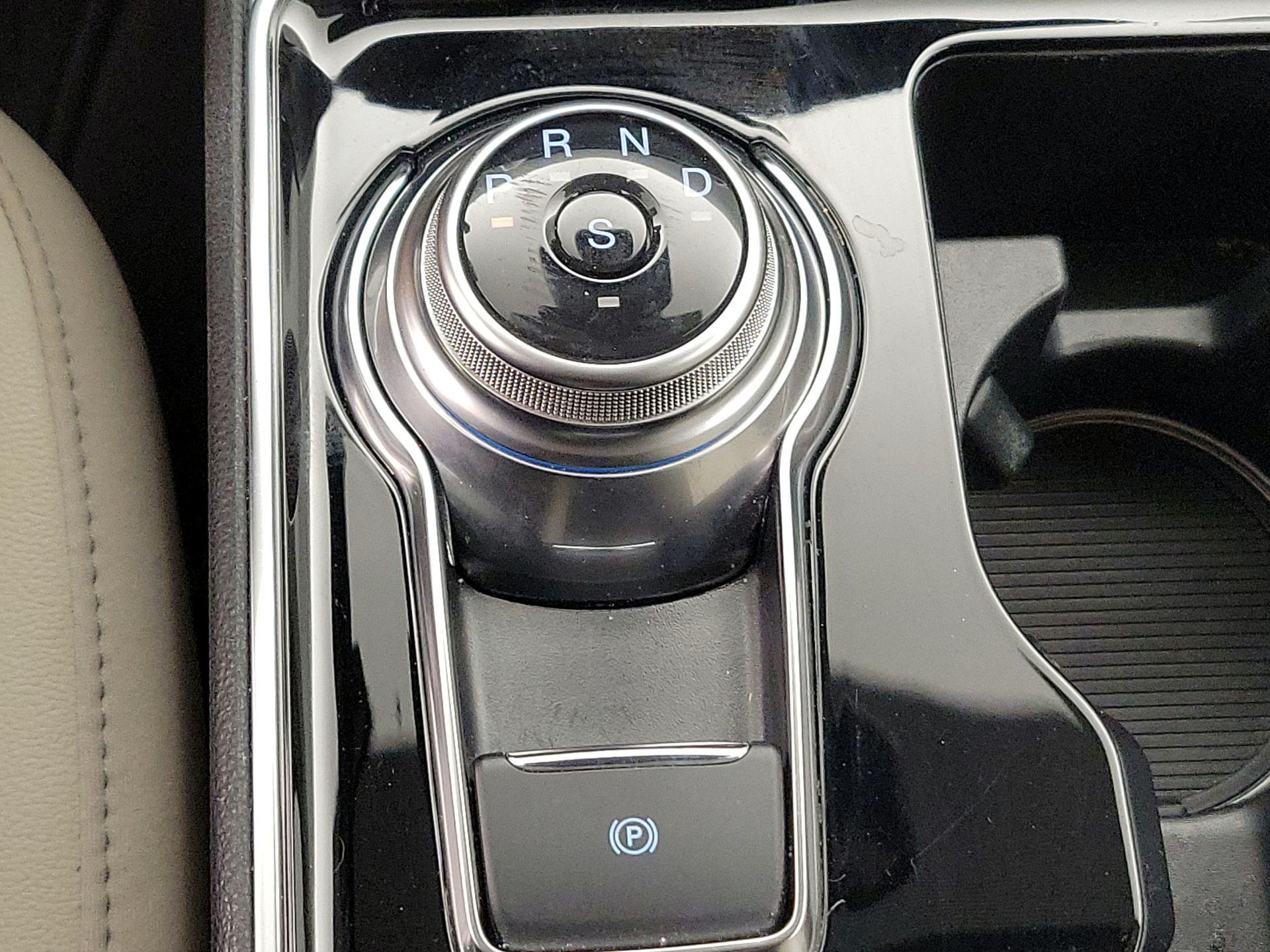 Thumbnail: 2020 Ford Edge - 18