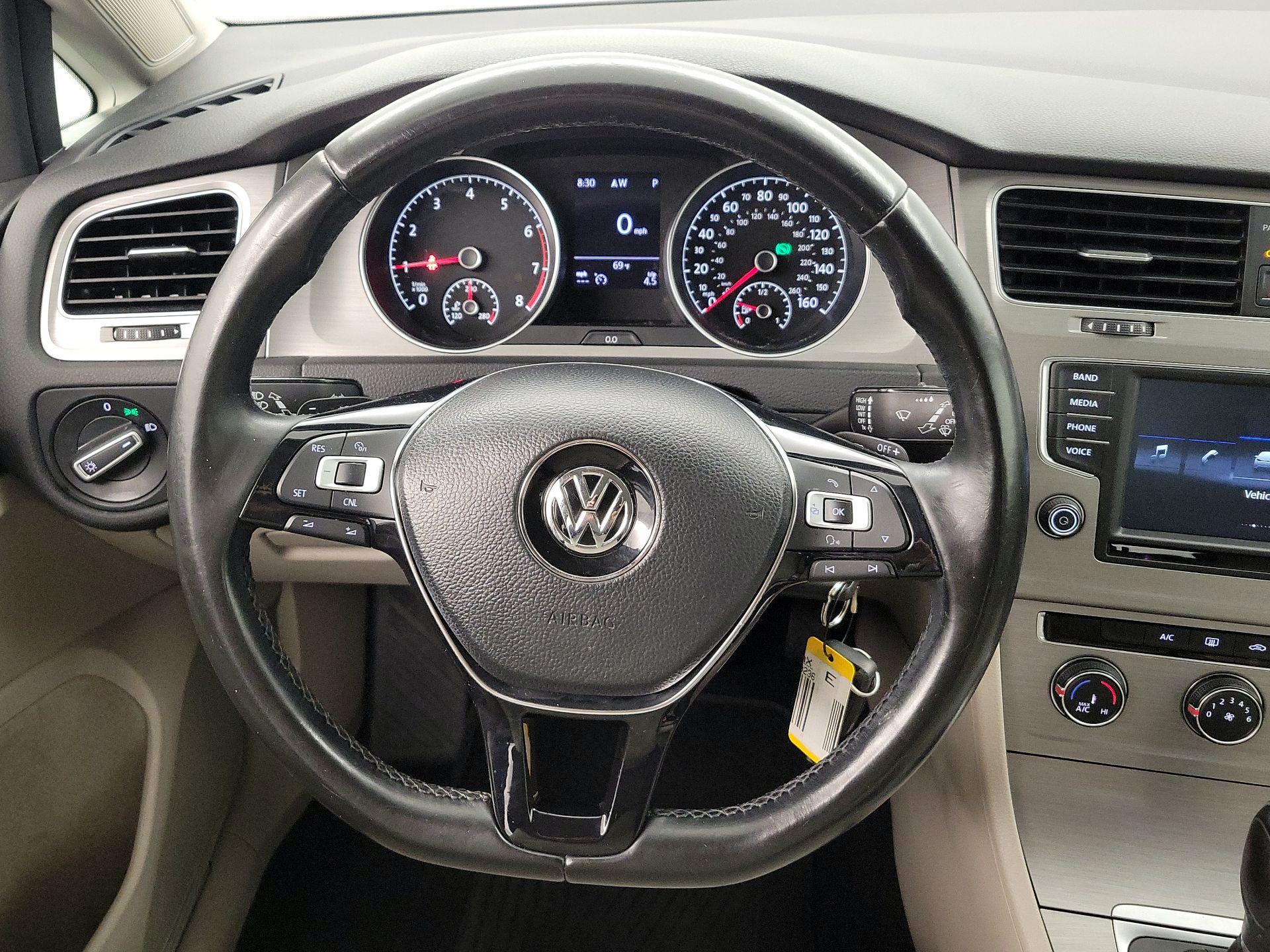 Thumbnail: 2017 Volkswagen Golf - 10