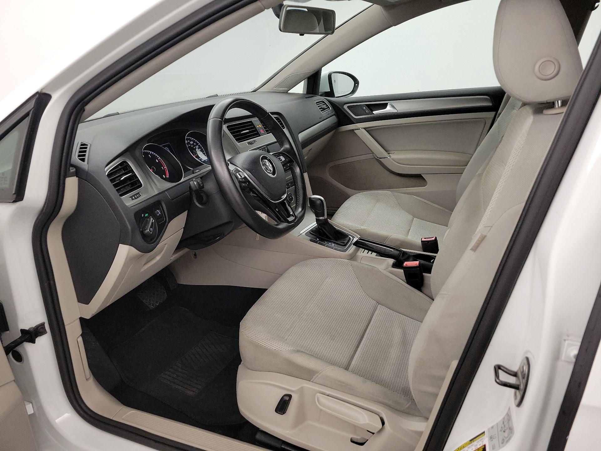 Thumbnail: 2017 Volkswagen Golf - 11