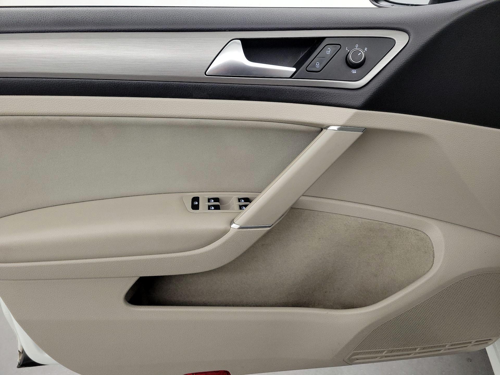 Thumbnail: 2017 Volkswagen Golf - 12