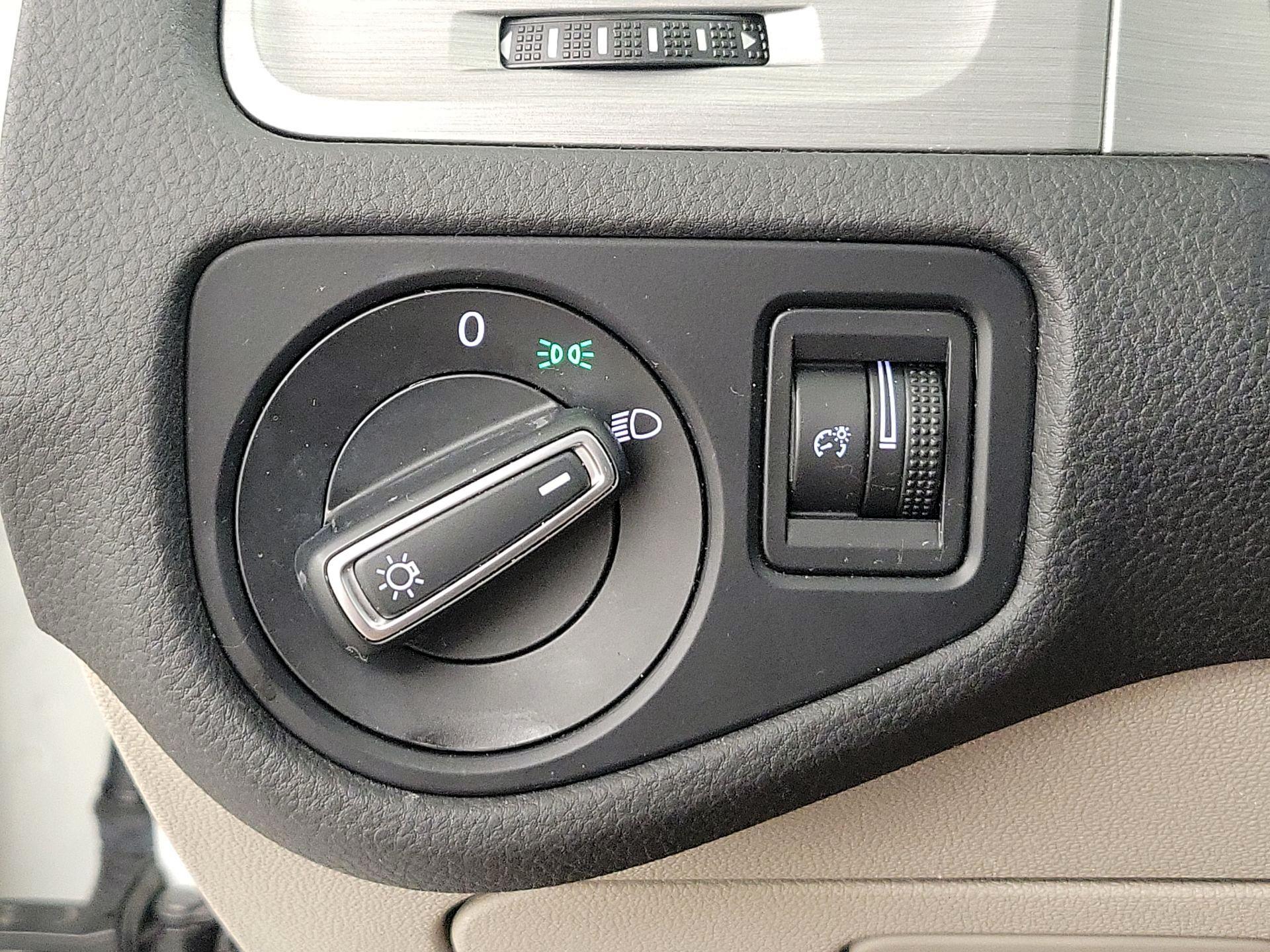 Thumbnail: 2017 Volkswagen Golf - 13