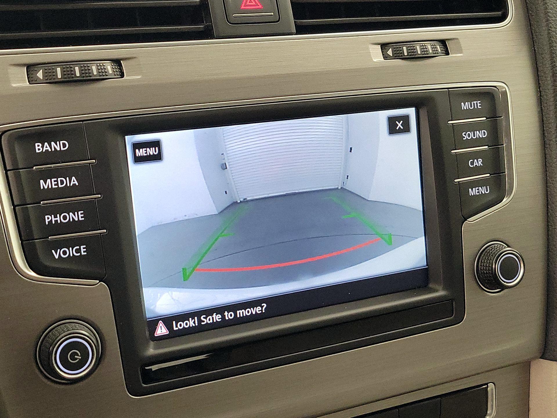 Thumbnail: 2017 Volkswagen Golf - 14