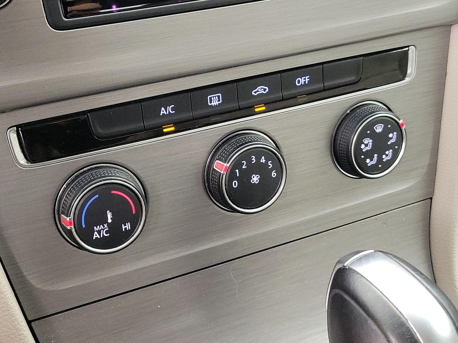 Thumbnail: 2017 Volkswagen Golf - 16