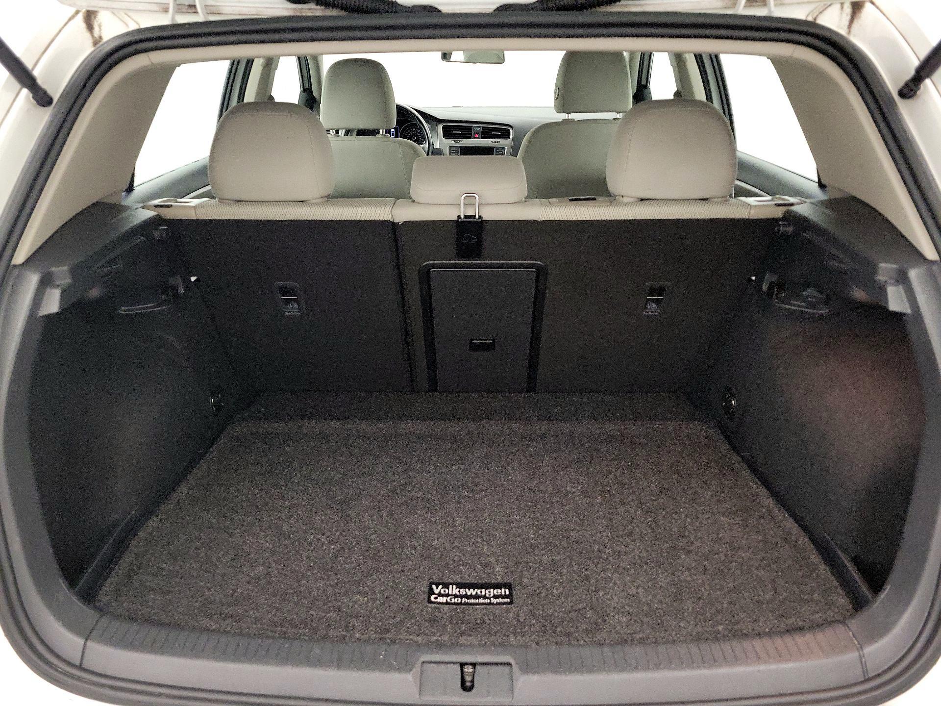 Thumbnail: 2017 Volkswagen Golf - 20