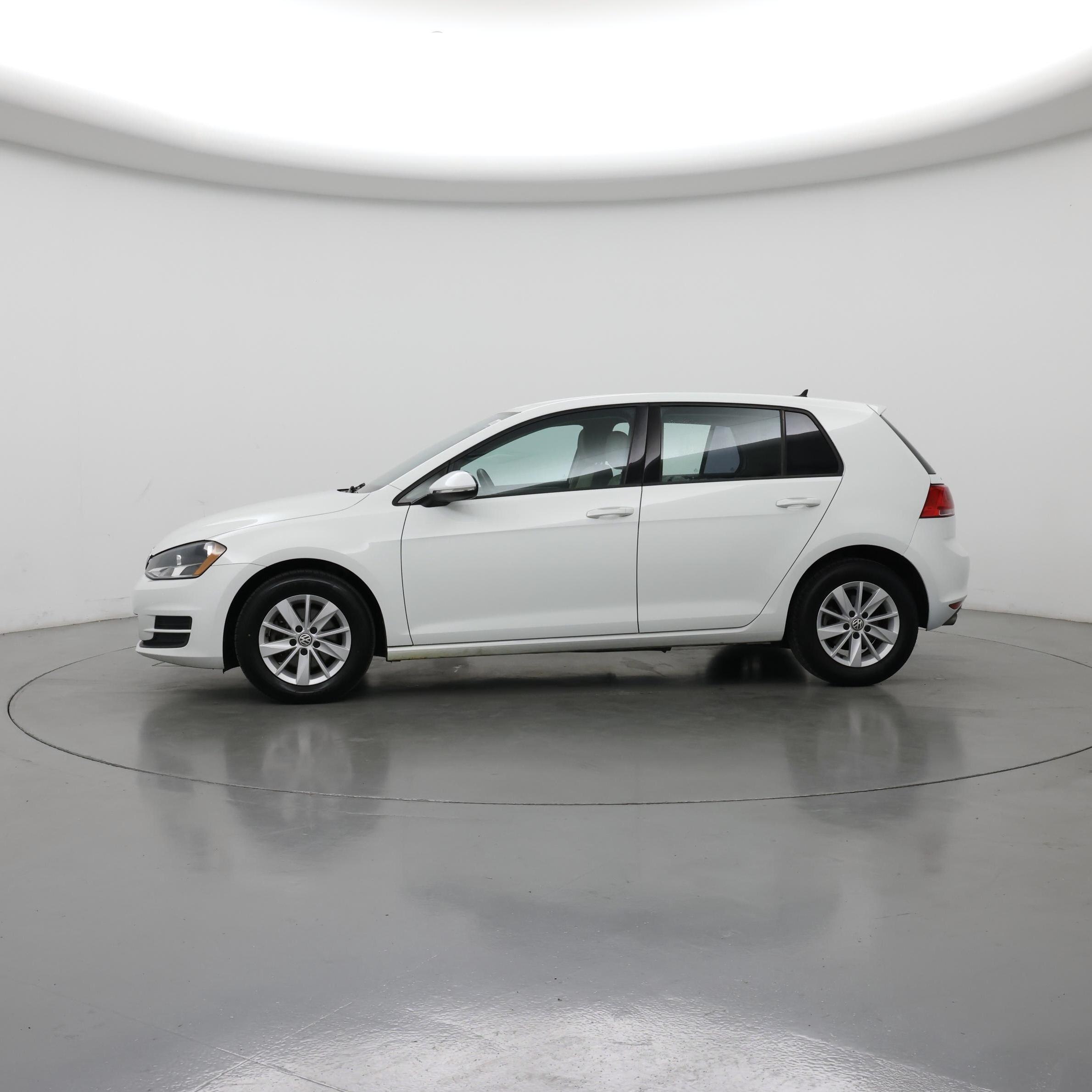 Thumbnail: 2017 Volkswagen Golf - 3