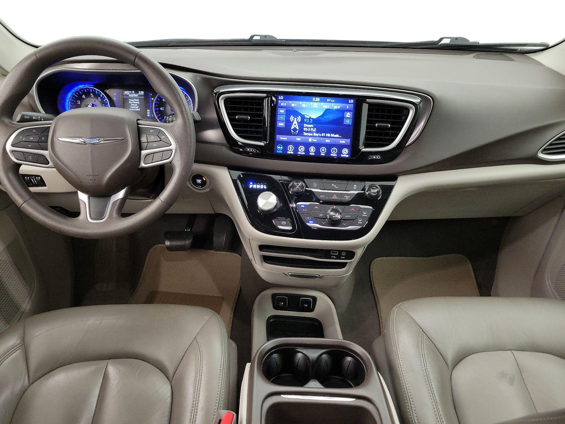 Thumbnail: 2018 Chrysler Pacifica - 9