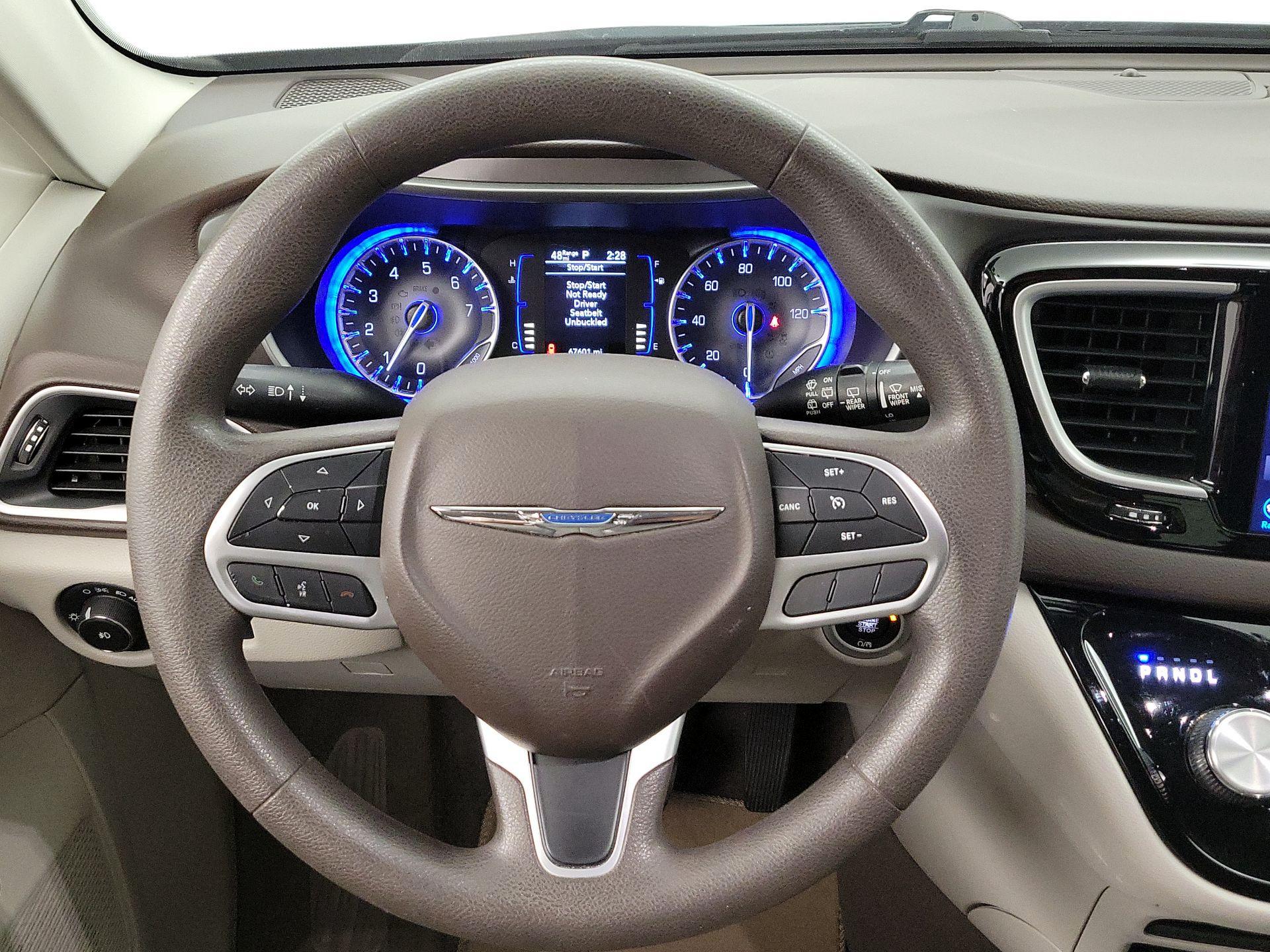 Thumbnail: 2018 Chrysler Pacifica - 10