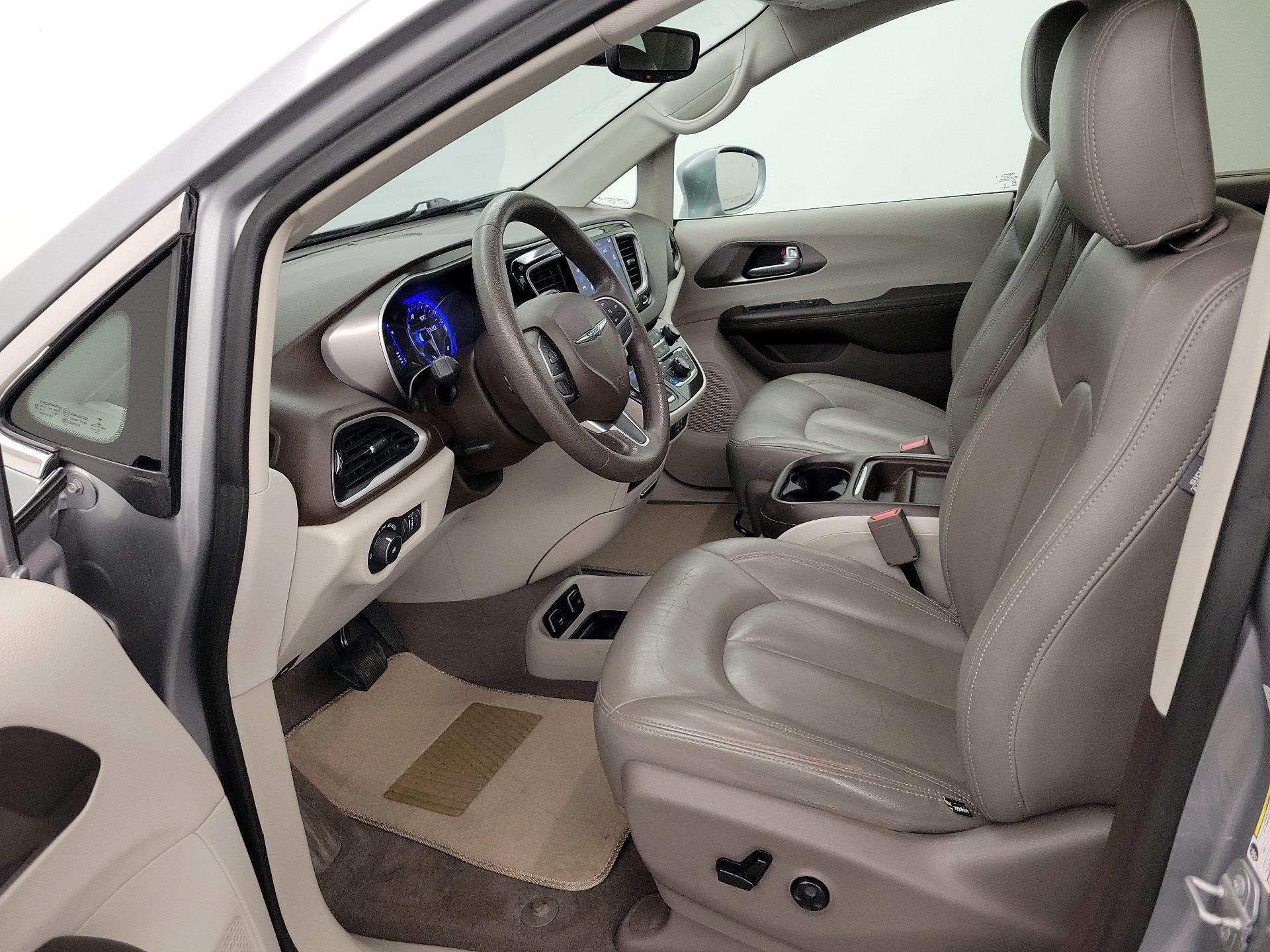 Thumbnail: 2018 Chrysler Pacifica - 11