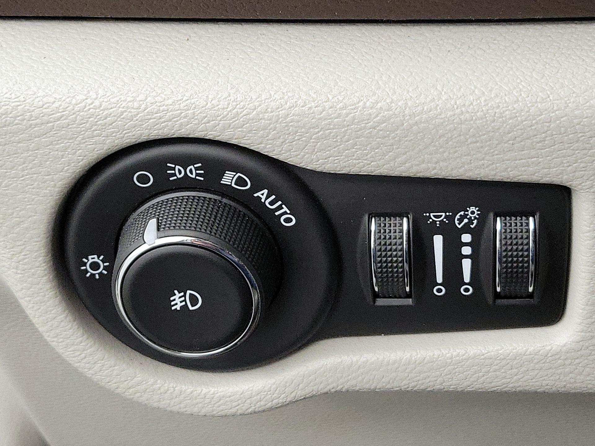 Thumbnail: 2018 Chrysler Pacifica - 13