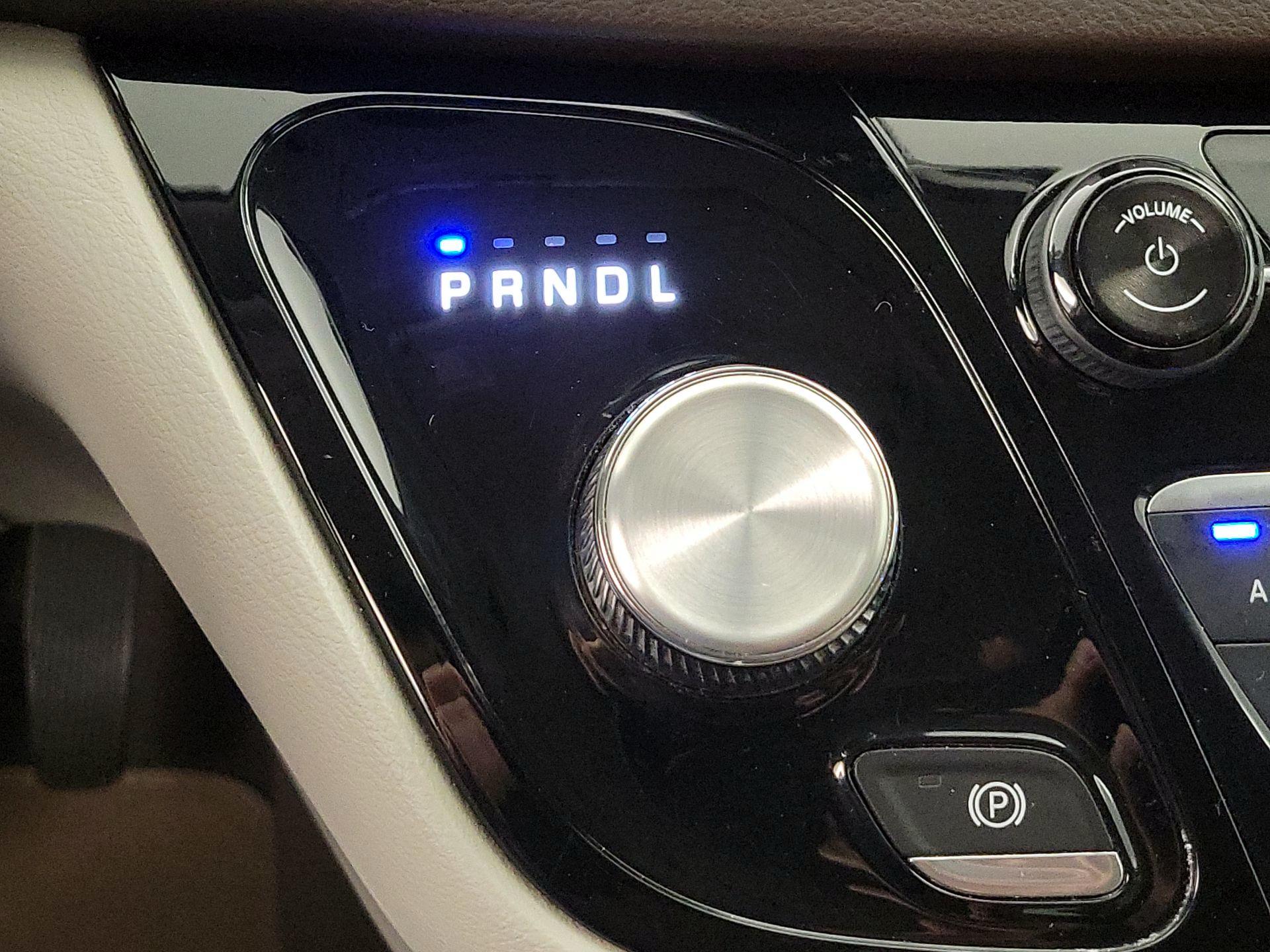 Thumbnail: 2018 Chrysler Pacifica - 18