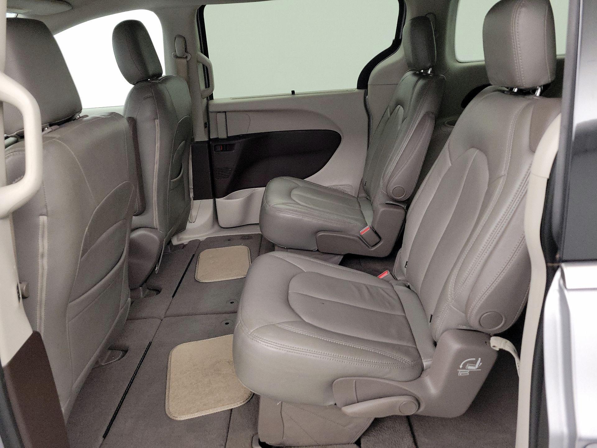 Thumbnail: 2018 Chrysler Pacifica - 20