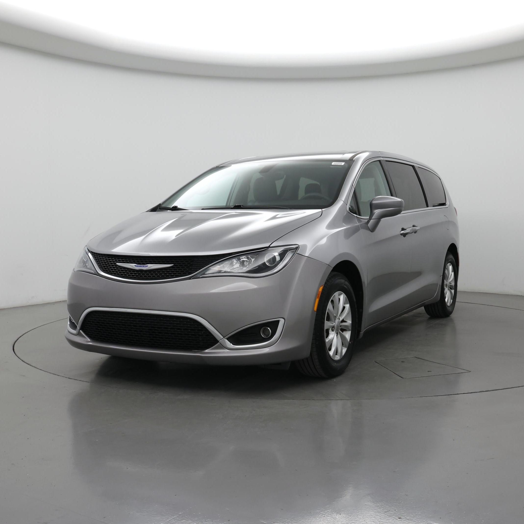 Thumbnail: 2018 Chrysler Pacifica - 4