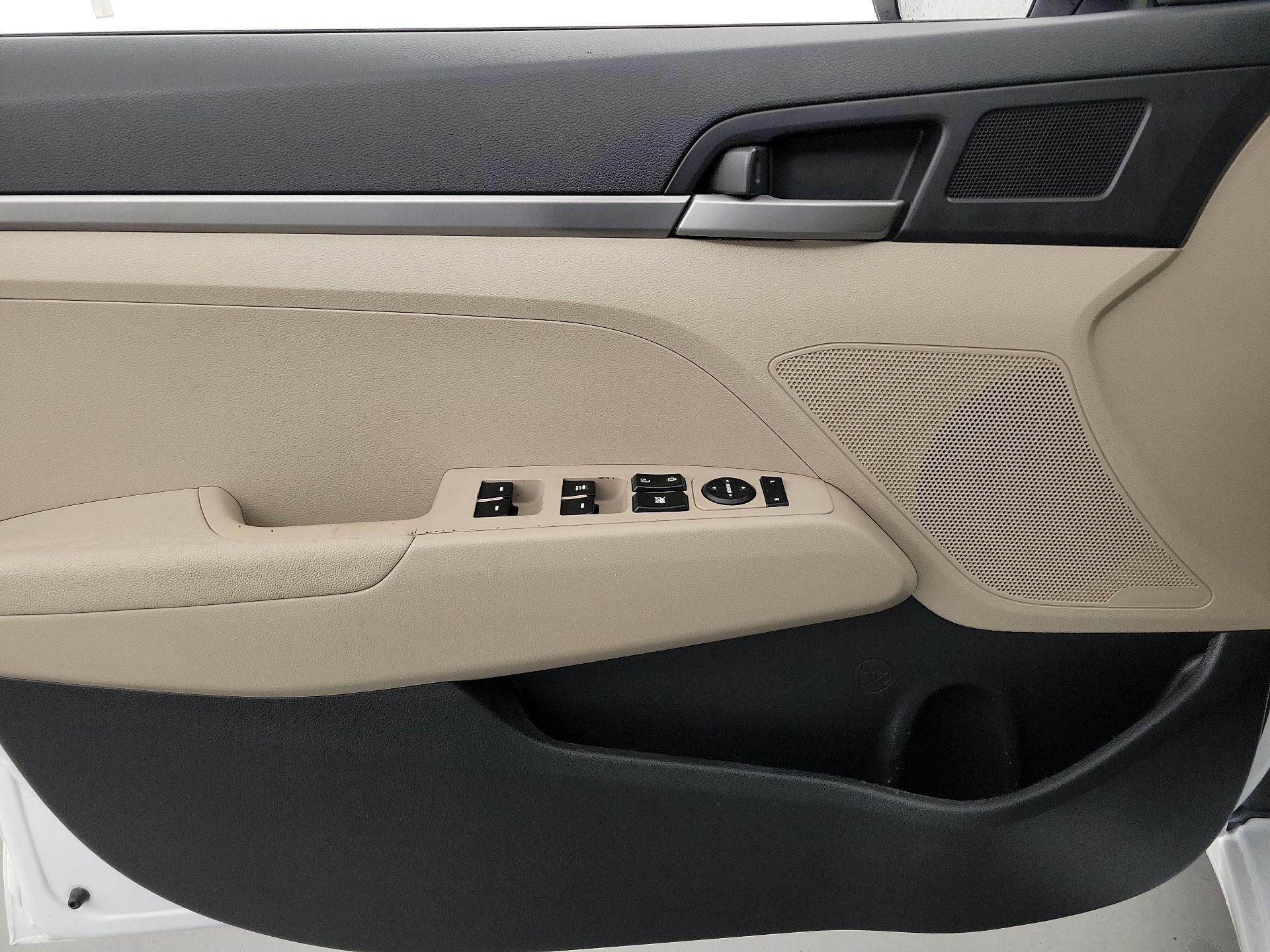 Thumbnail: 2018 Hyundai Elantra - 12