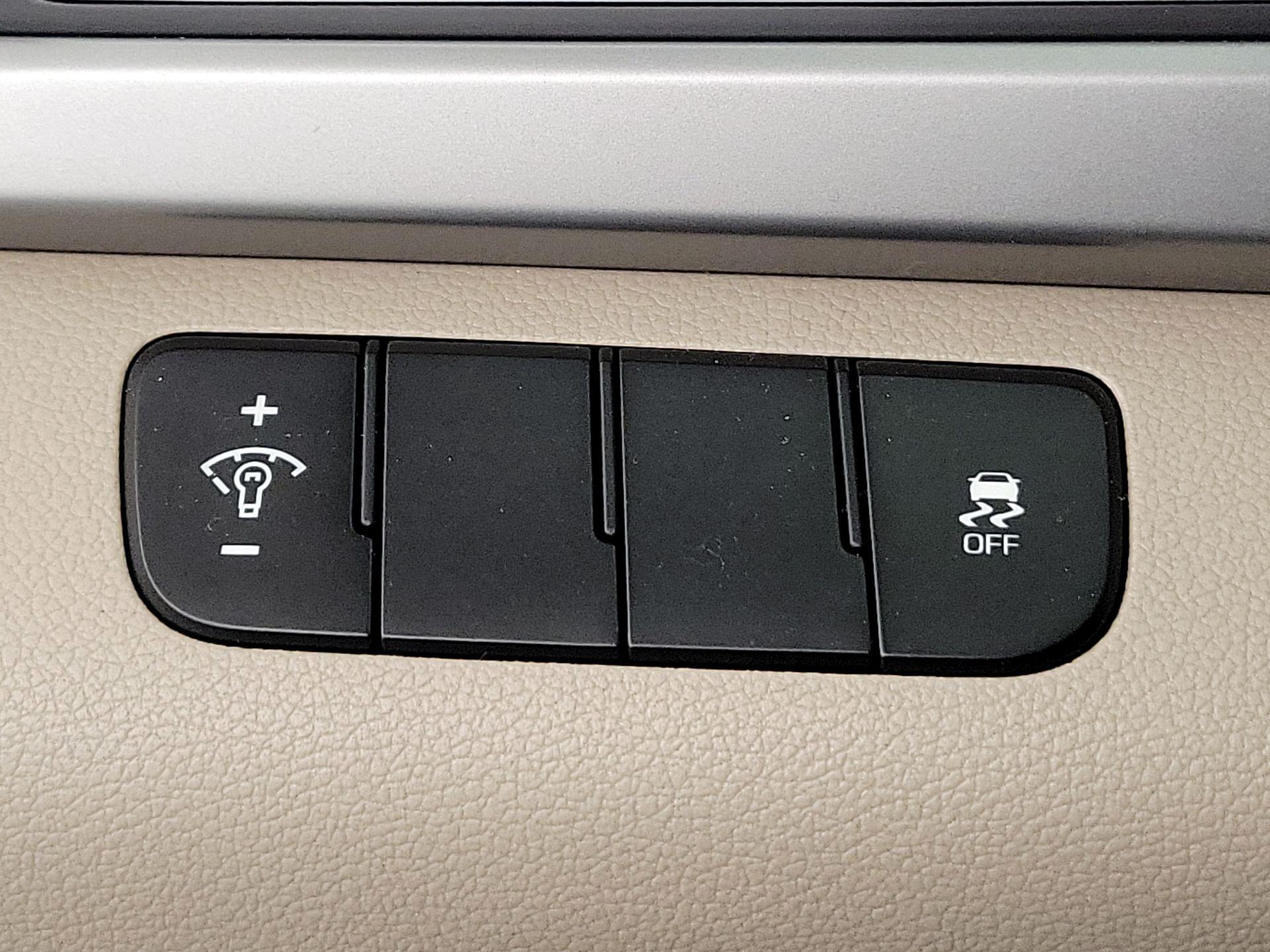 Thumbnail: 2018 Hyundai Elantra - 13