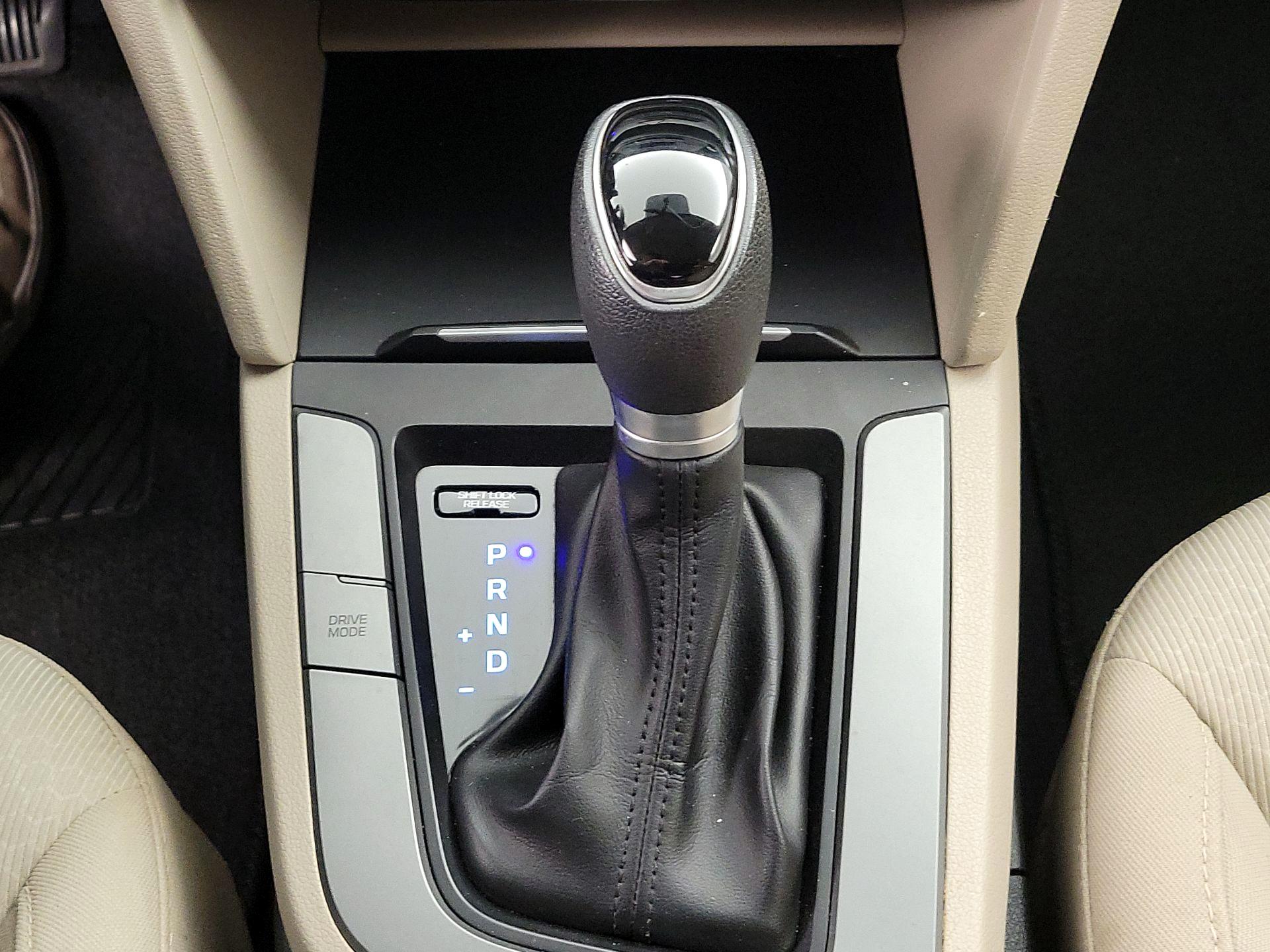 Thumbnail: 2018 Hyundai Elantra - 16