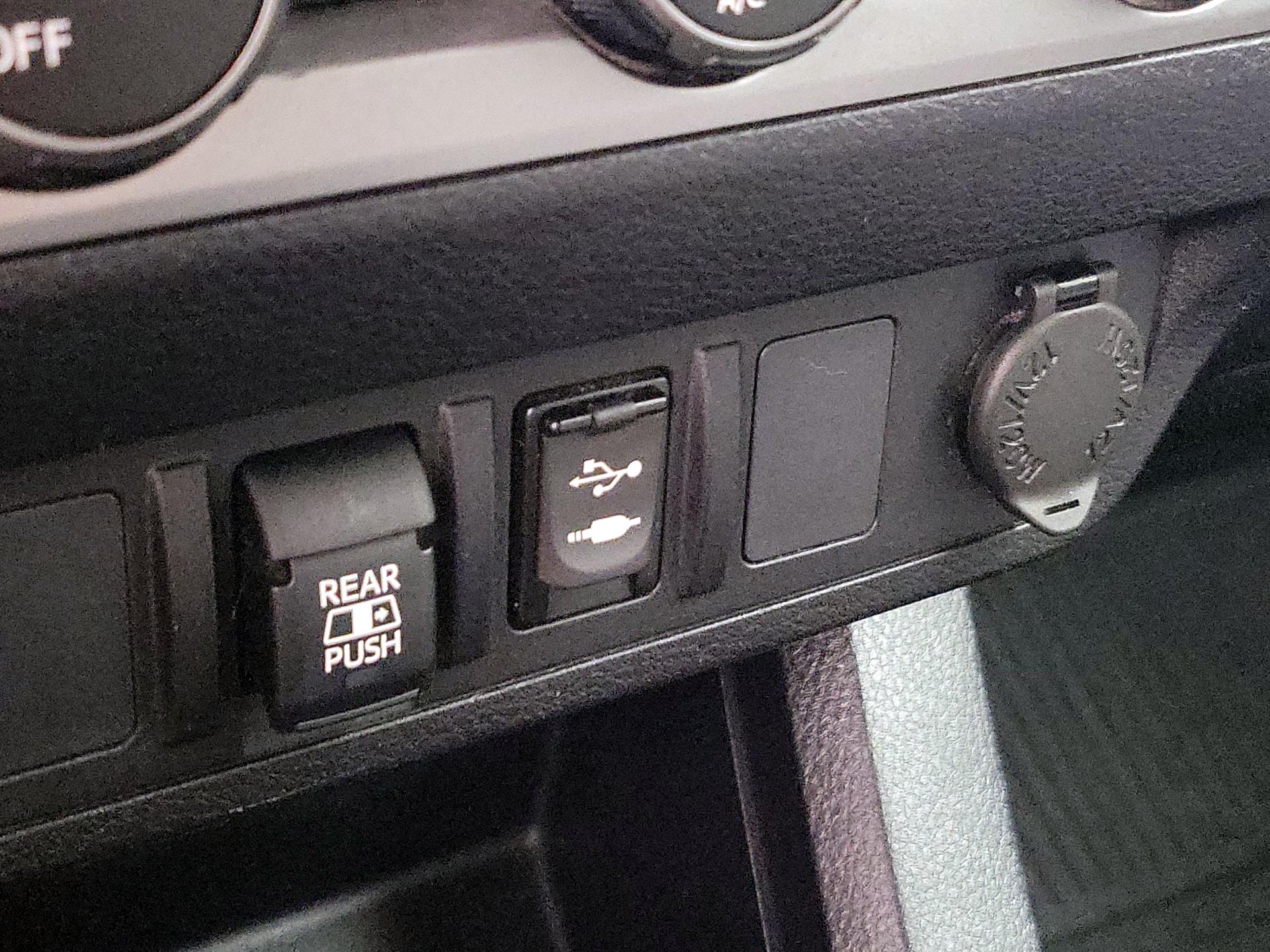 Thumbnail: 2019 Toyota Tacoma - 18