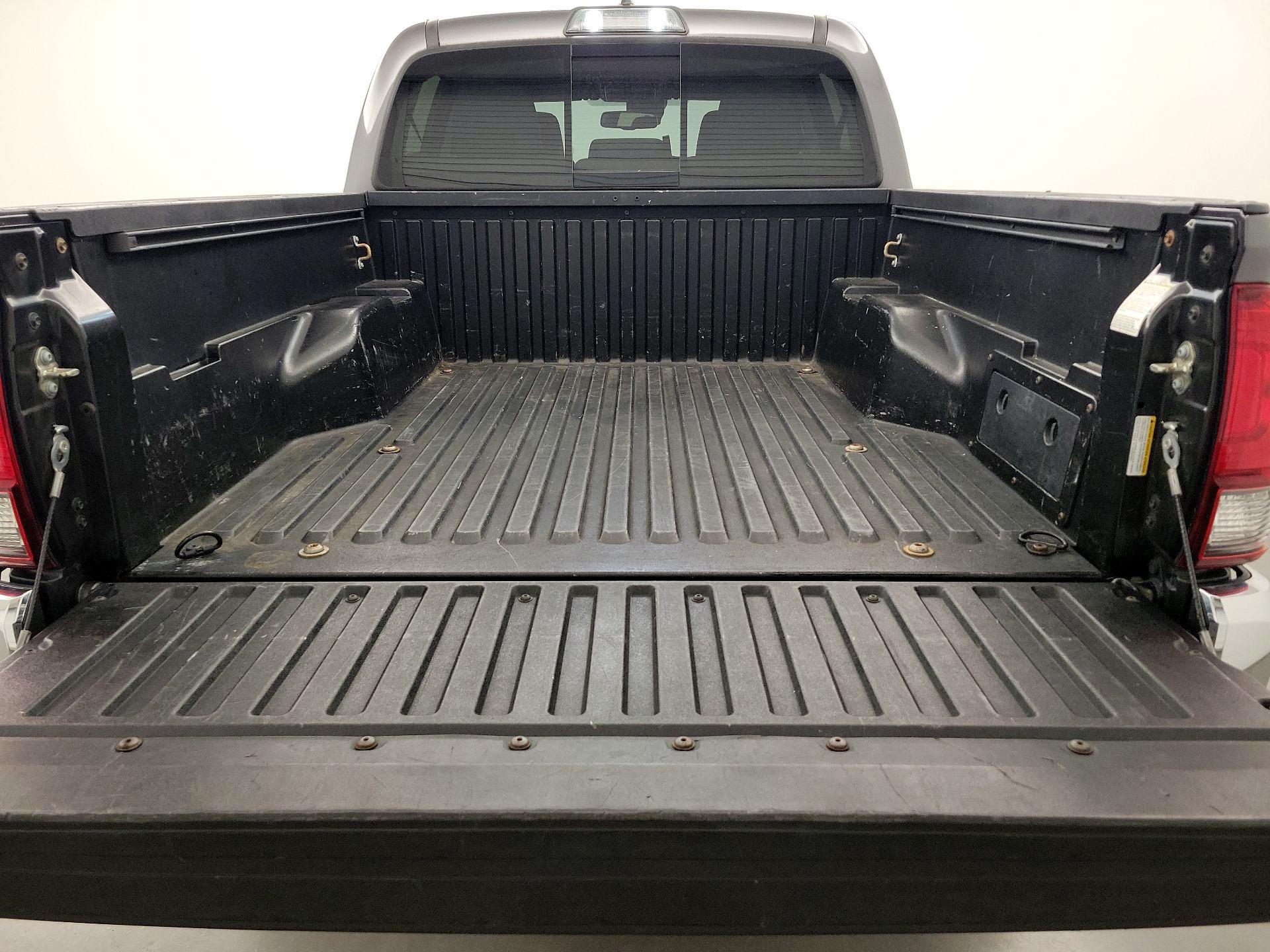 Thumbnail: 2019 Toyota Tacoma - 20