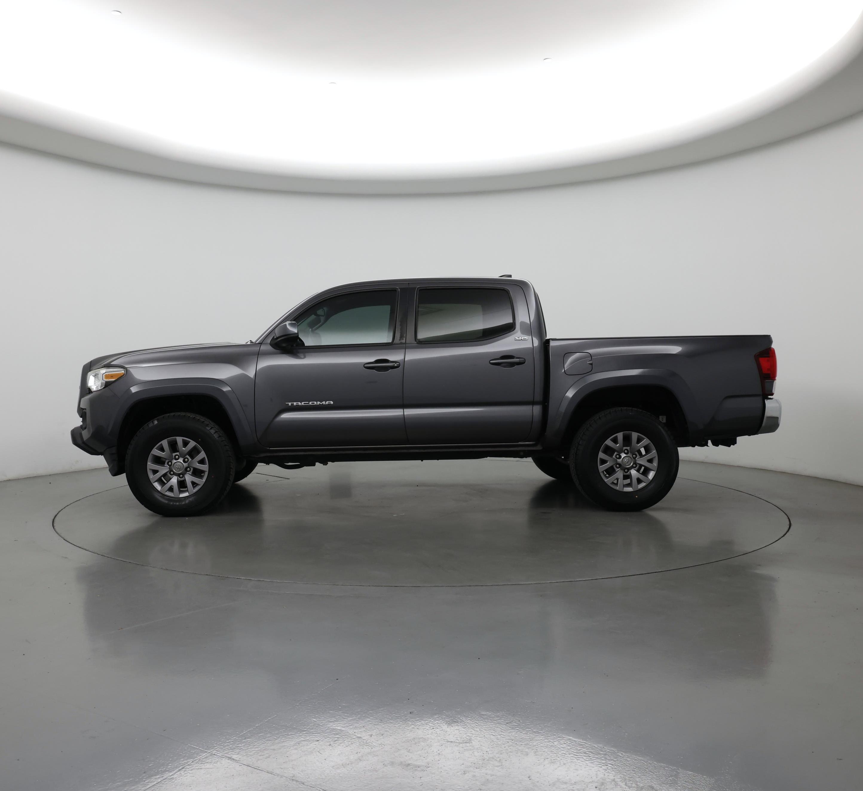 Thumbnail: 2019 Toyota Tacoma - 3