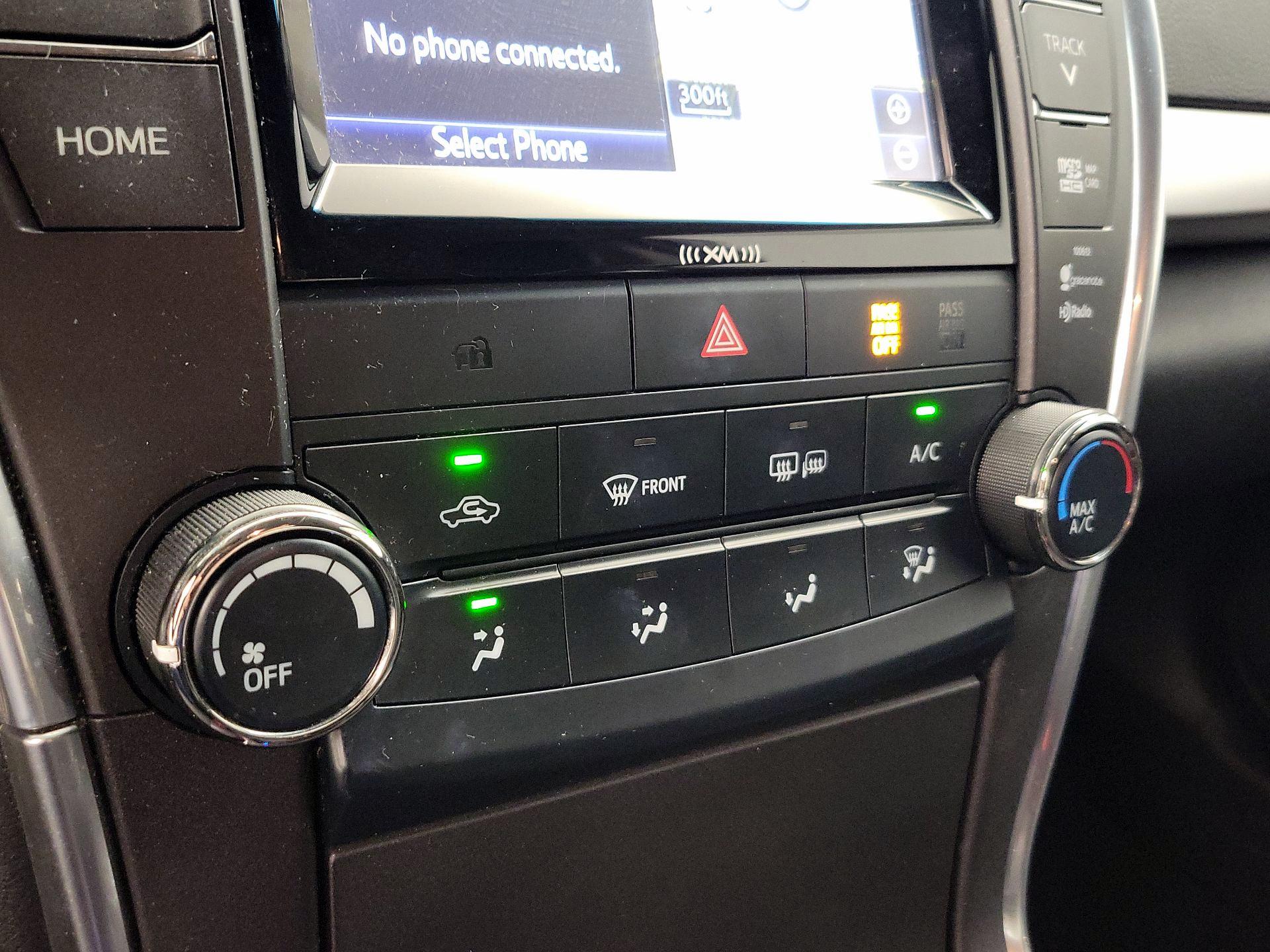 Thumbnail: 2016 Toyota Camry - 17