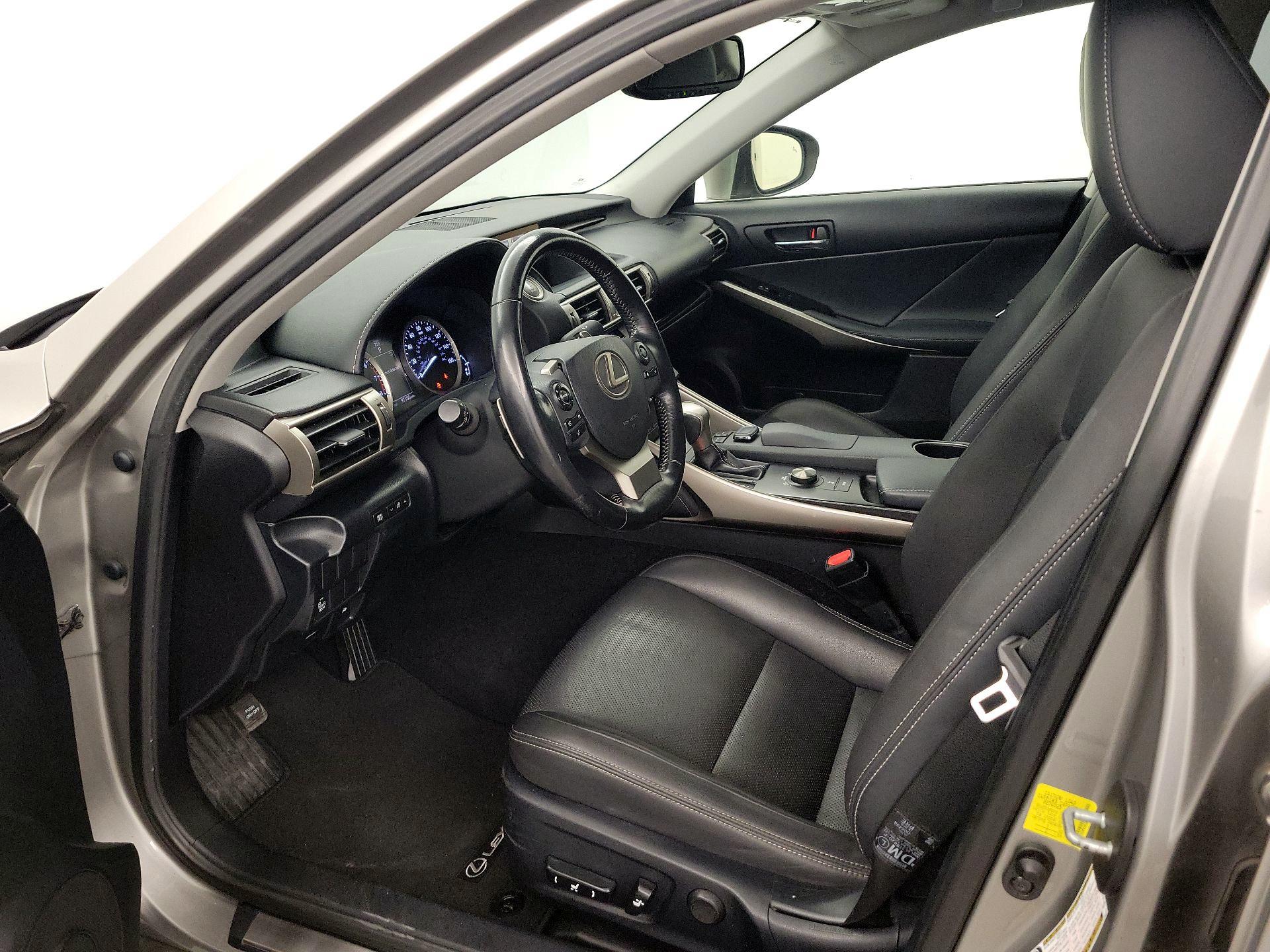 Thumbnail: 2016 Lexus IS - 11