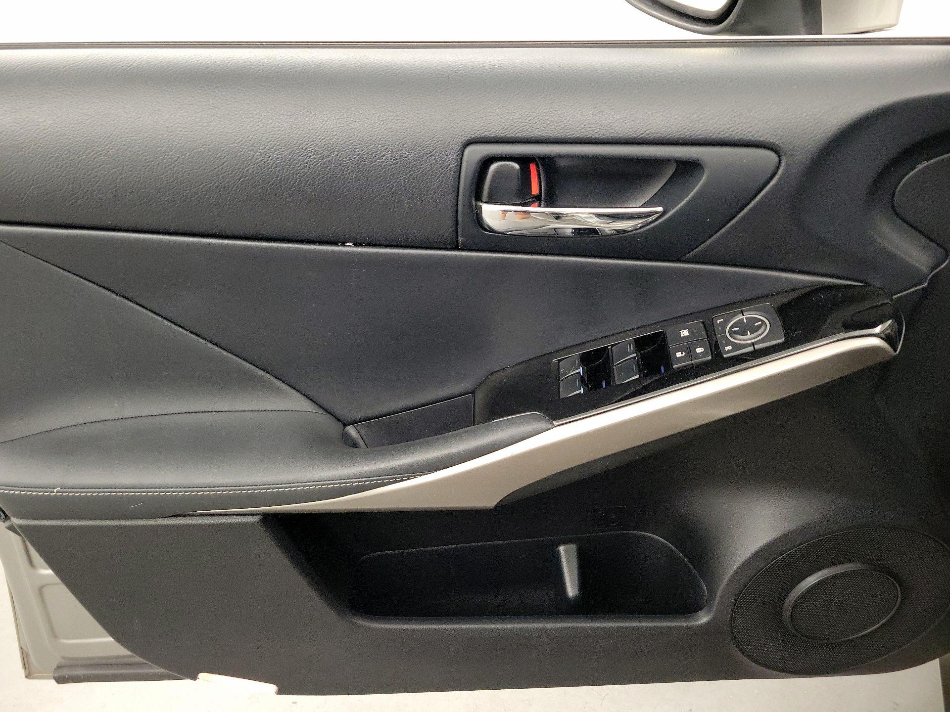 Thumbnail: 2016 Lexus IS - 12