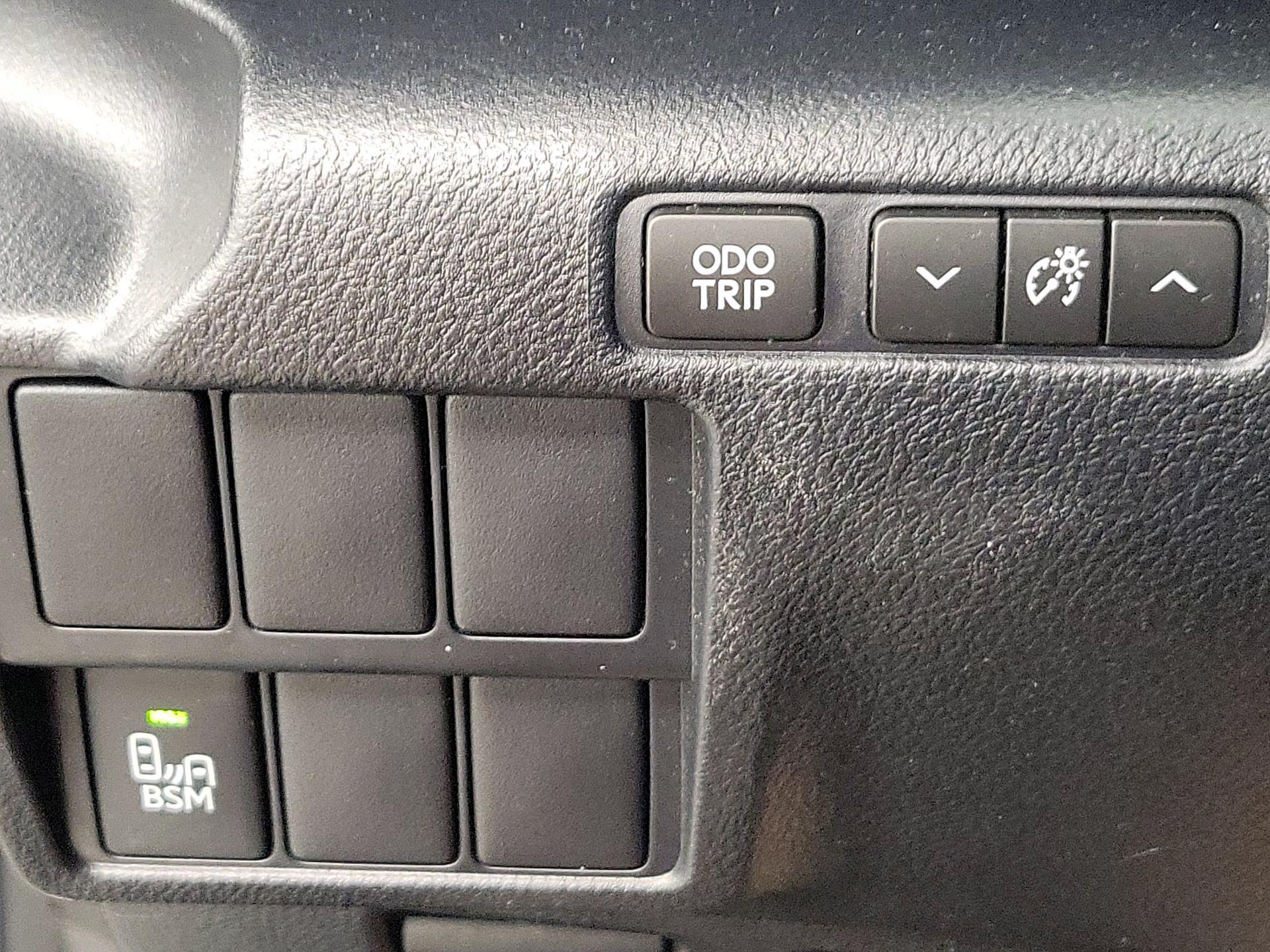 Thumbnail: 2016 Lexus IS - 13