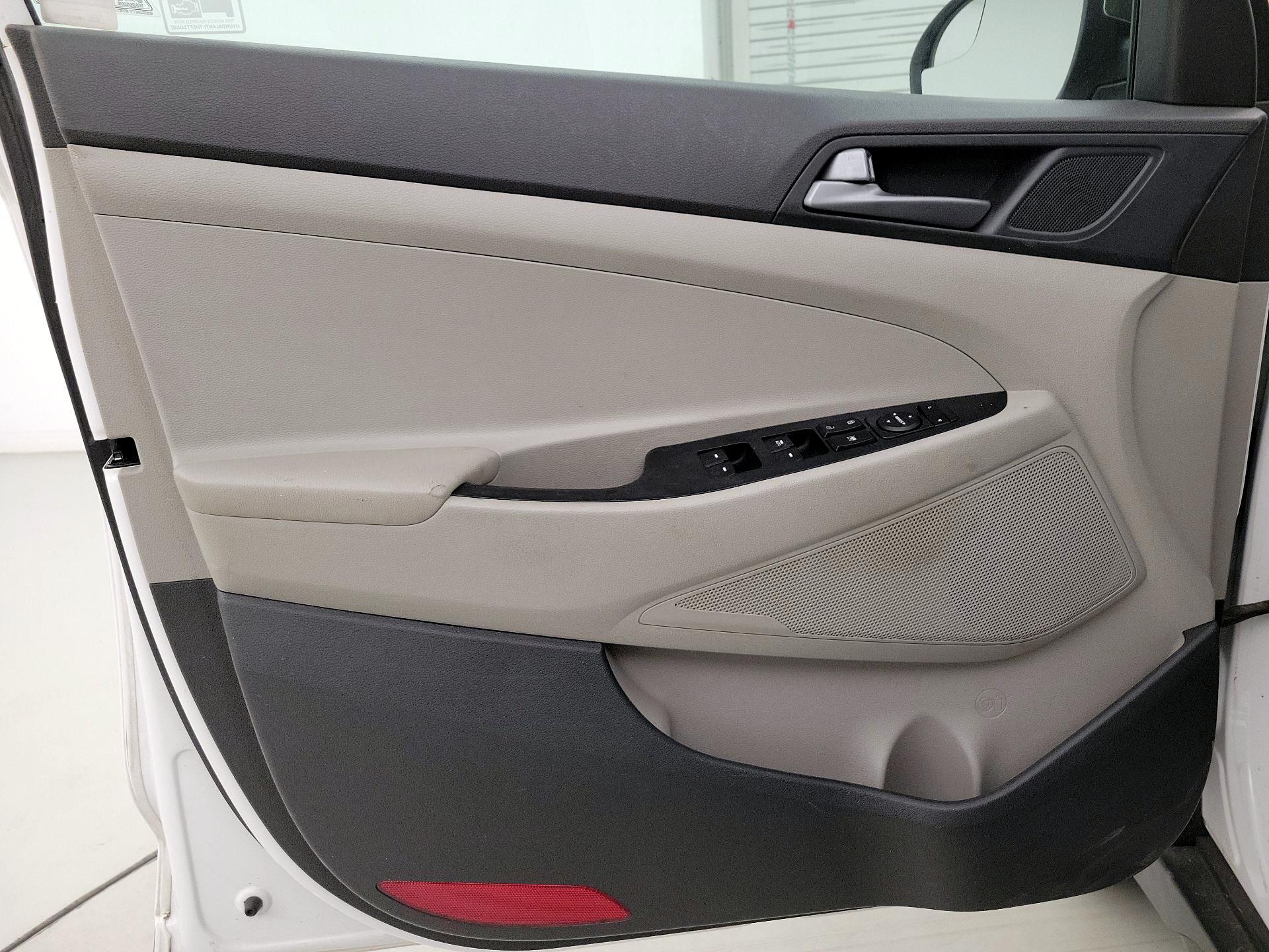 Thumbnail: 2016 Hyundai Tucson - 12