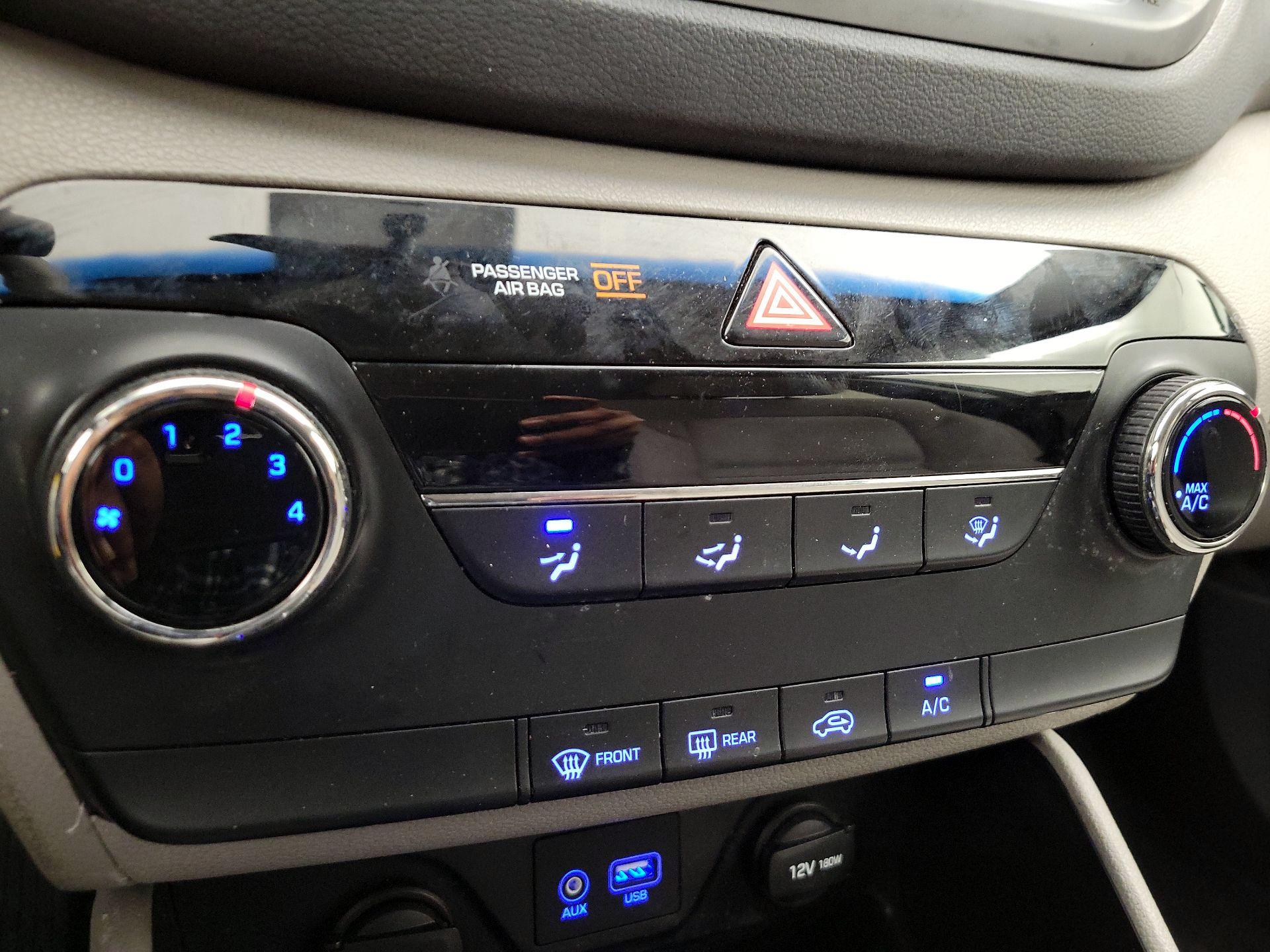 Thumbnail: 2016 Hyundai Tucson - 16