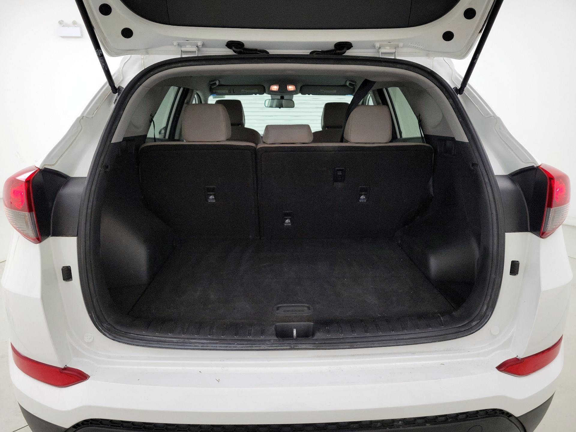 Thumbnail: 2016 Hyundai Tucson - 20