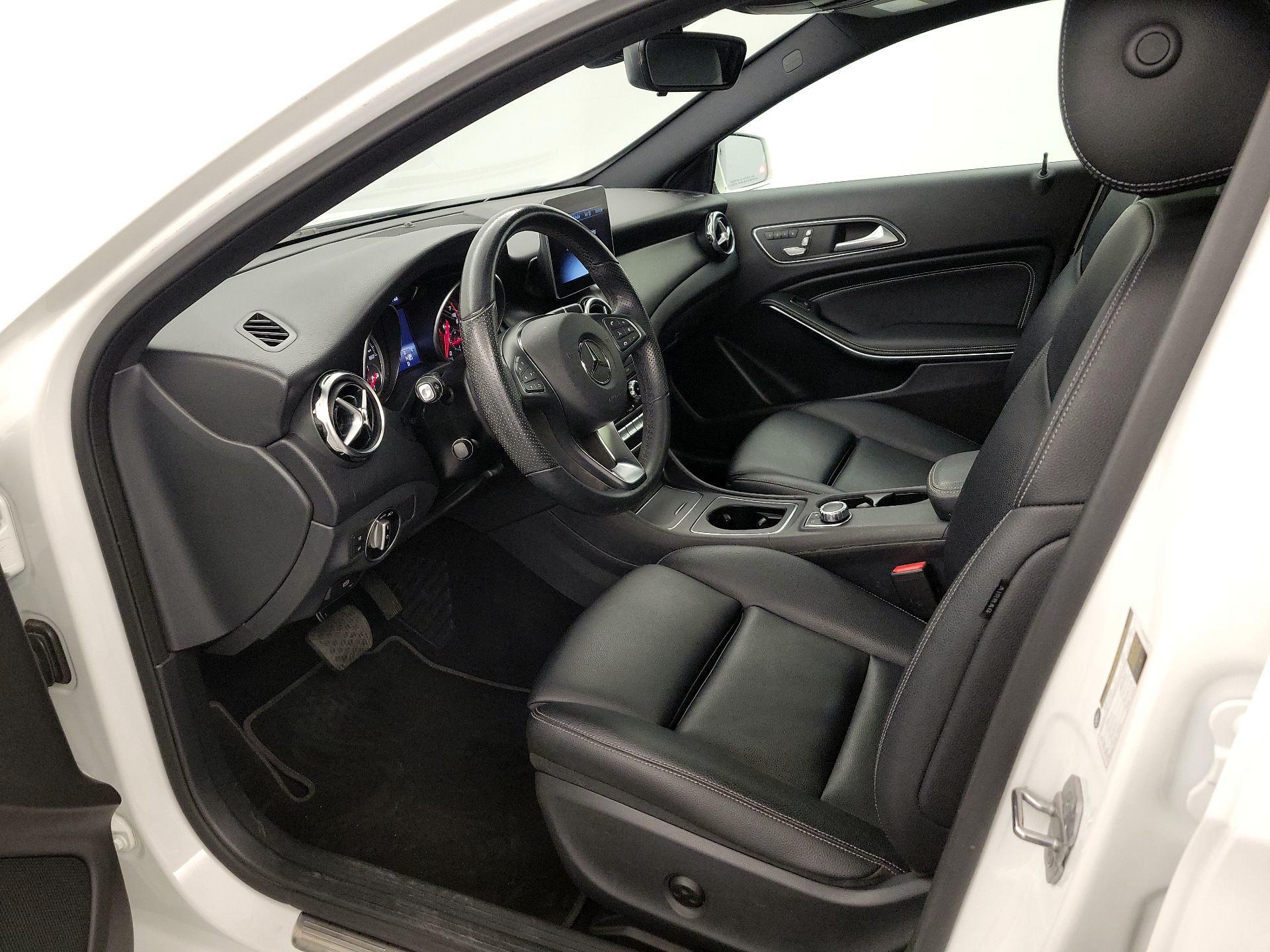 Thumbnail: 2019 Mercedes-Benz GLA - 11