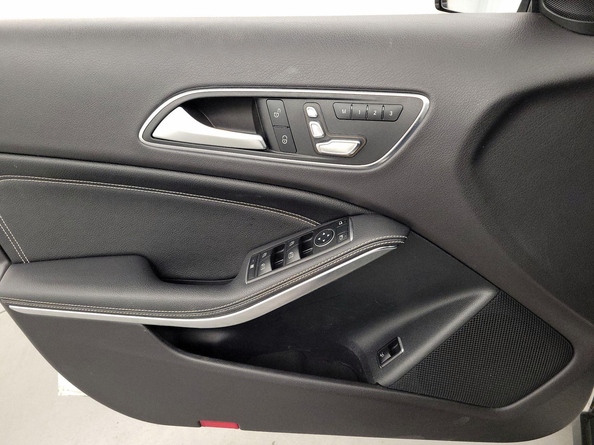 Thumbnail: 2019 Mercedes-Benz GLA - 12