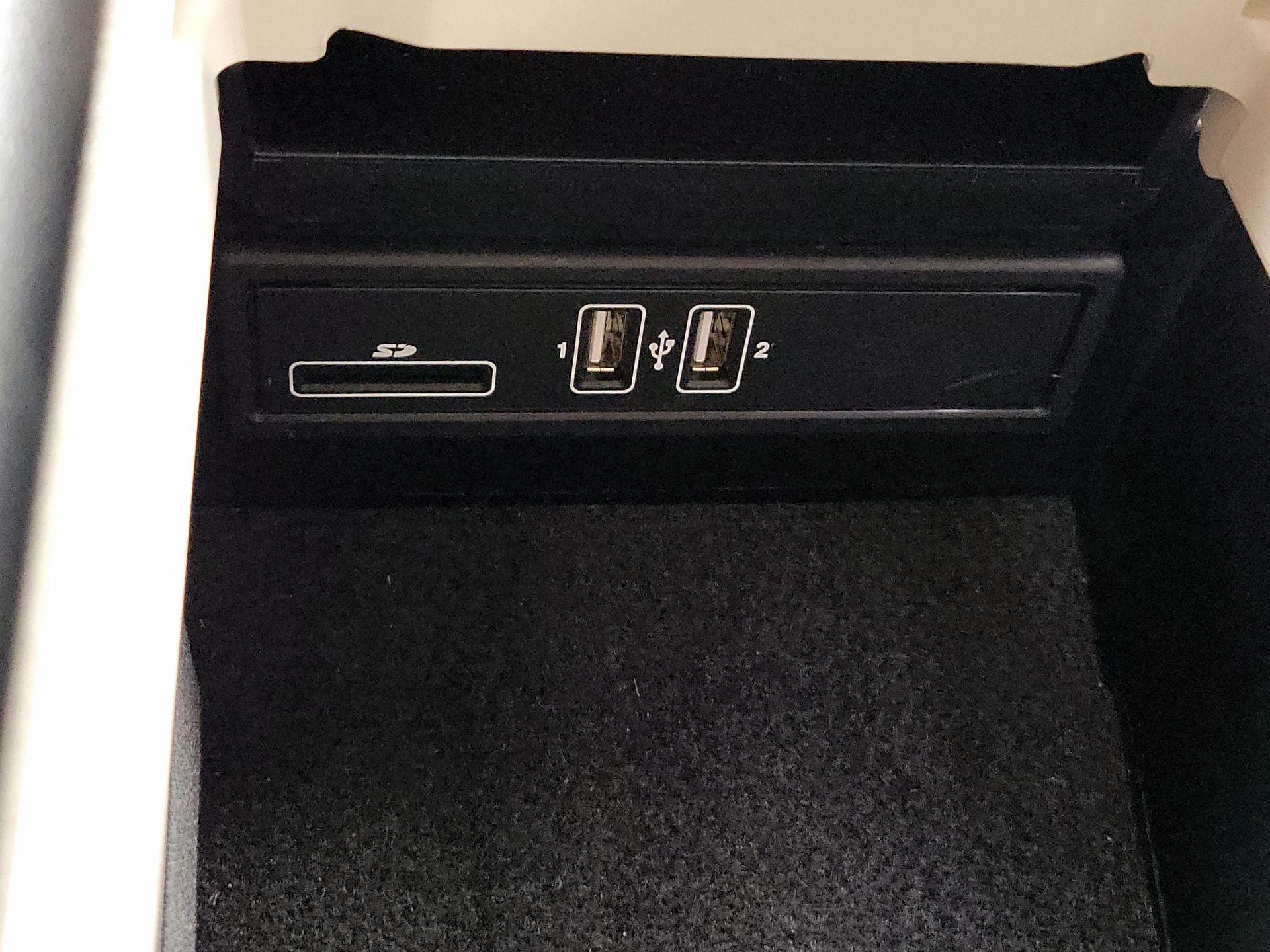 Thumbnail: 2017 Mercedes-Benz E-Class - 19