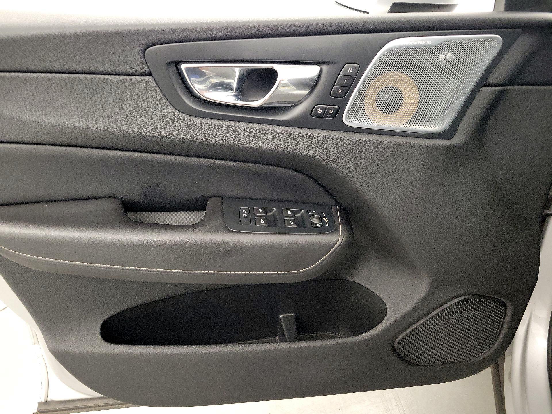 Thumbnail: 2019 Volvo XC60 - 12