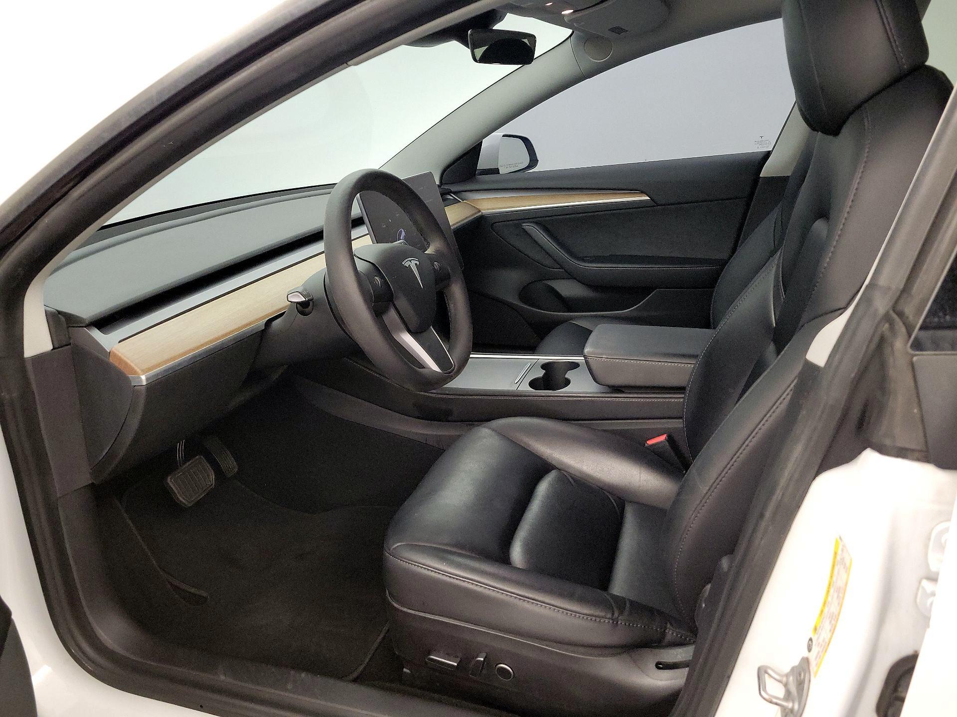 Thumbnail: 2021 Tesla Model 3 - 11
