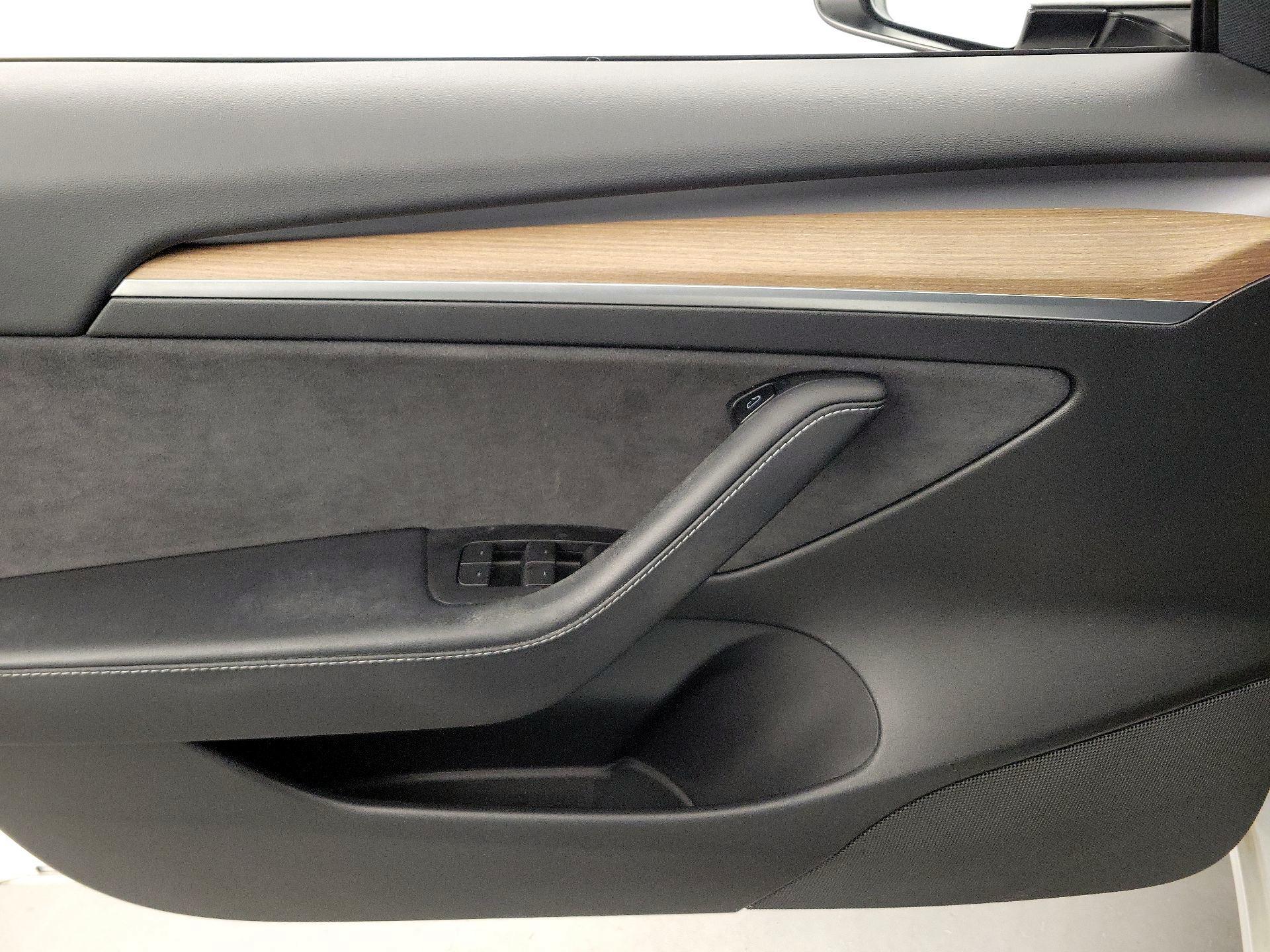 Thumbnail: 2021 Tesla Model 3 - 12