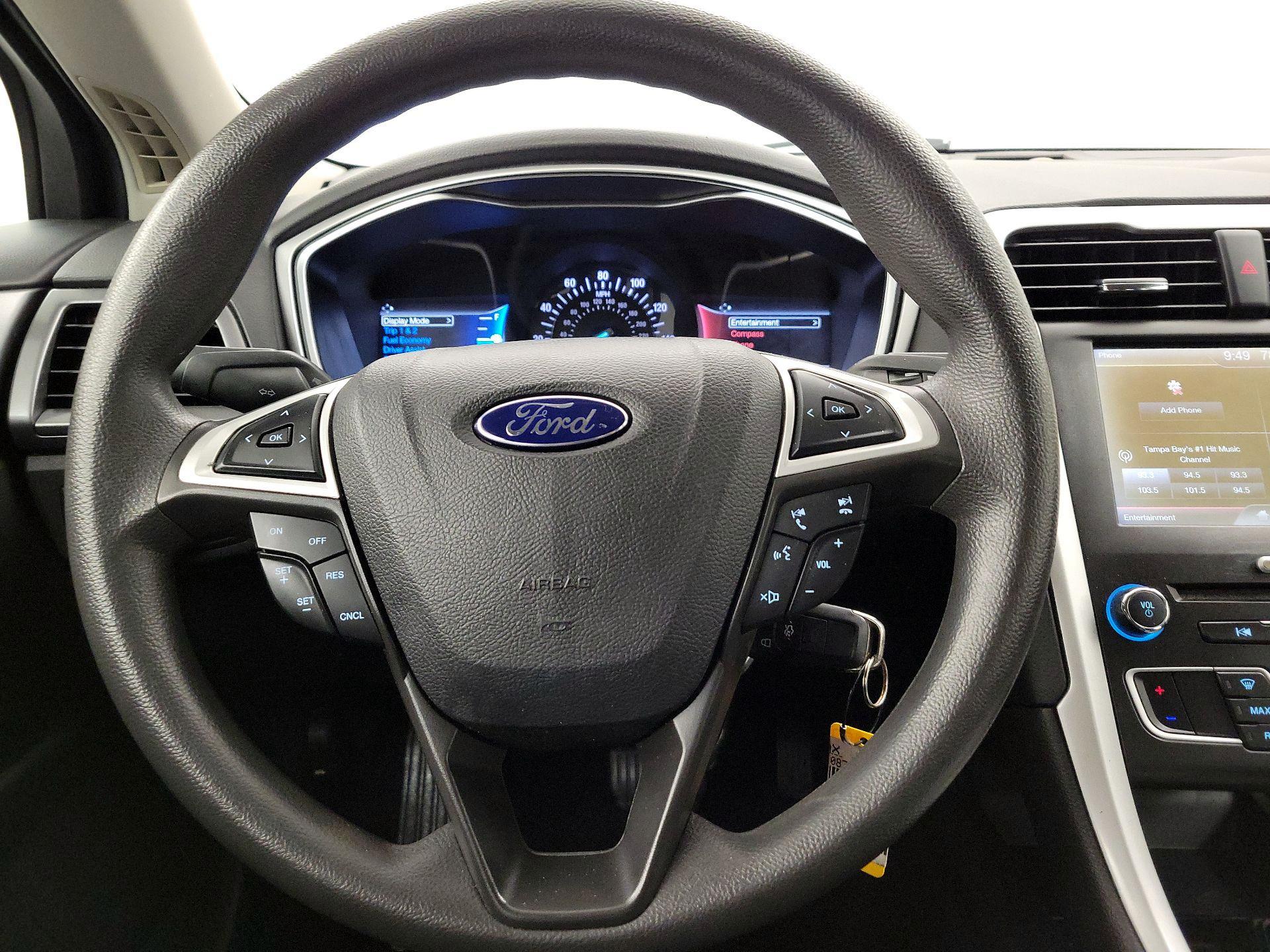 Thumbnail: 2016 Ford Fusion - 10