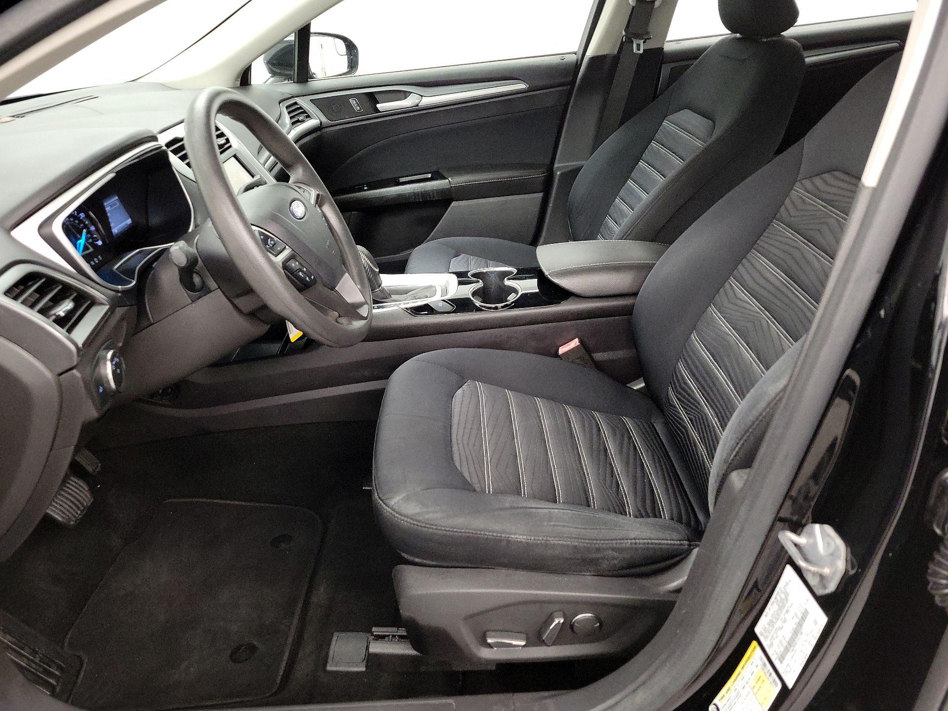 Thumbnail: 2016 Ford Fusion - 11
